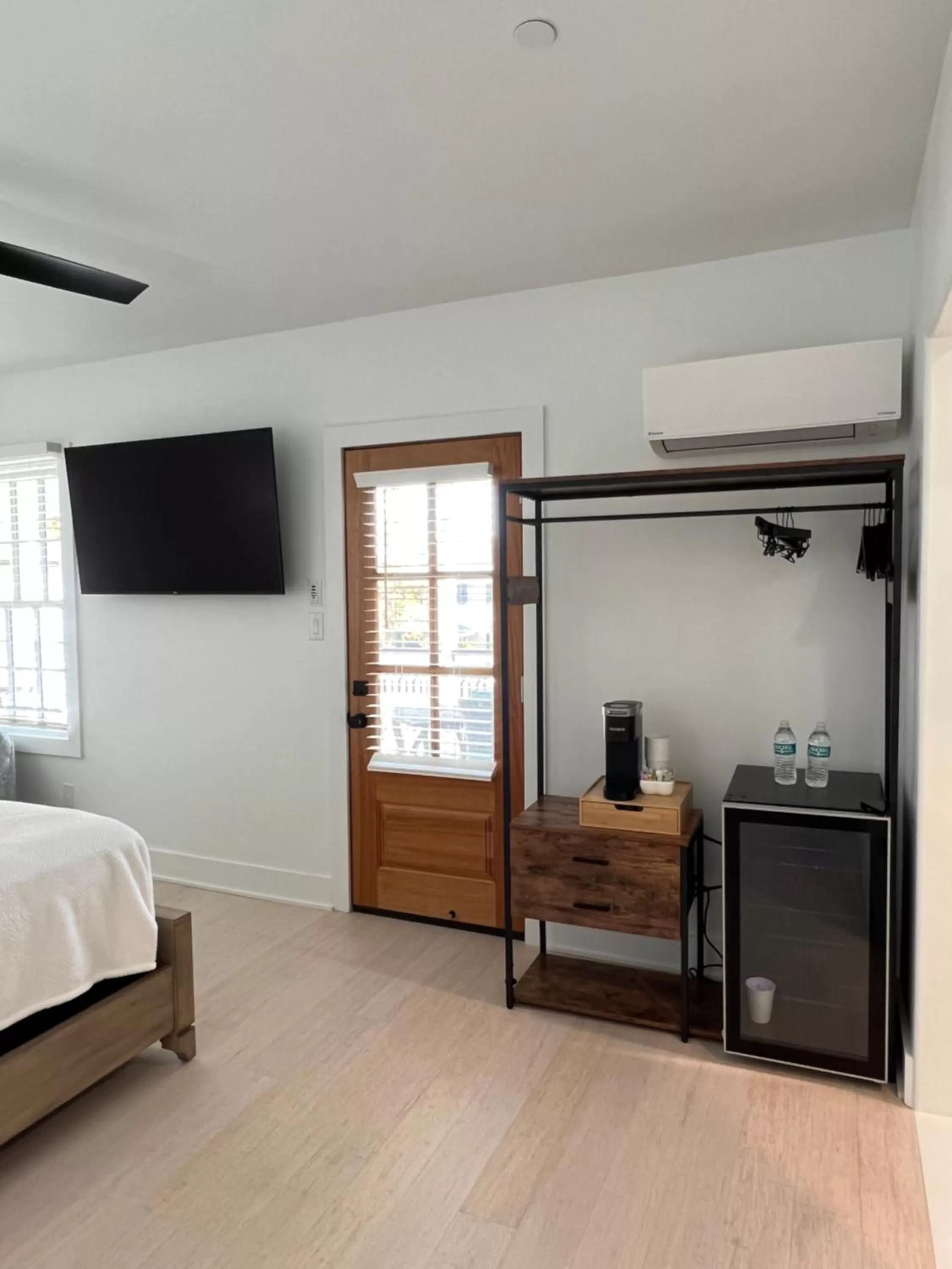 TV and multimedia, Bed in Elaine's Cape May Boutique Hotel