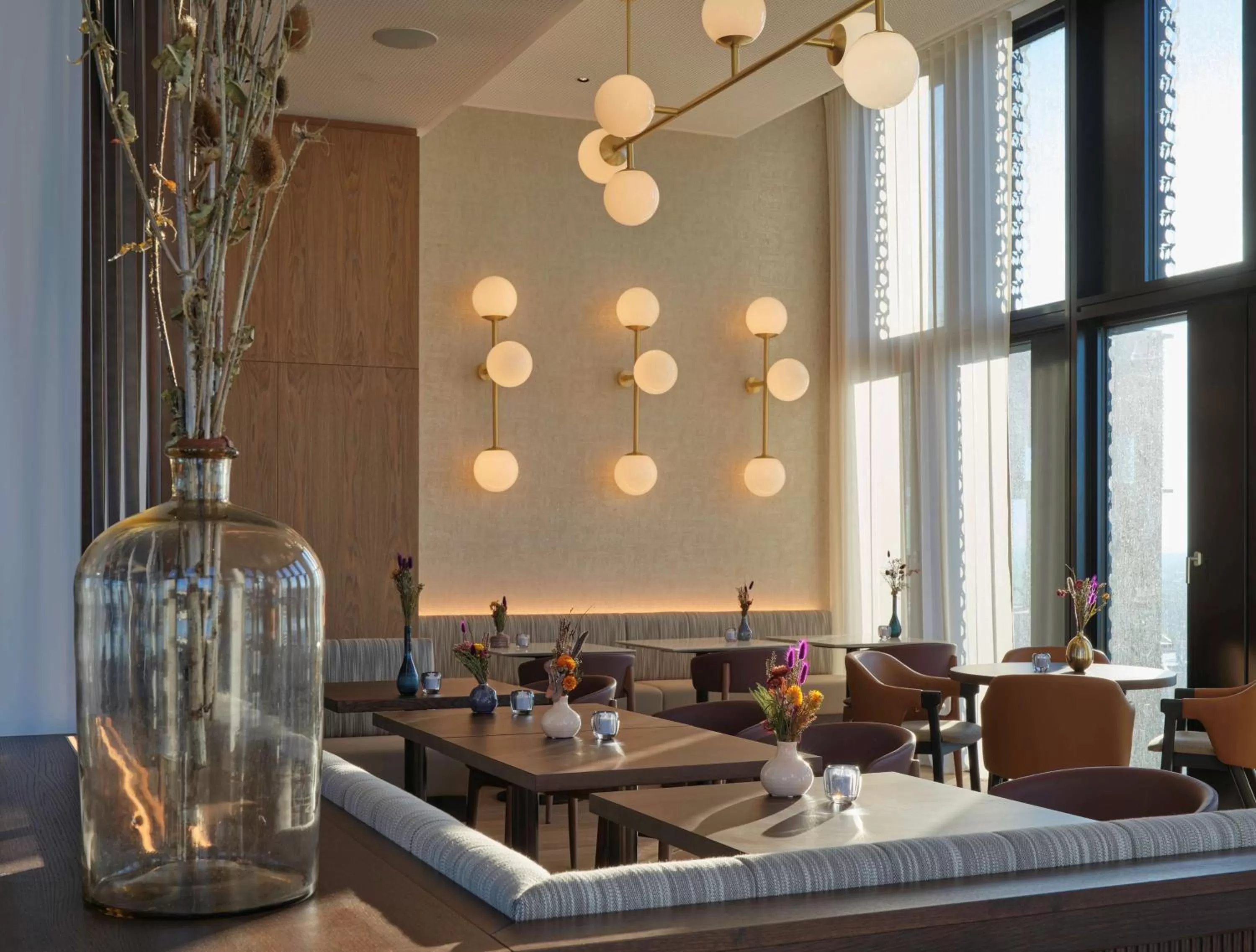 Restaurant/places to eat in Adina Apartment Hotel Munich