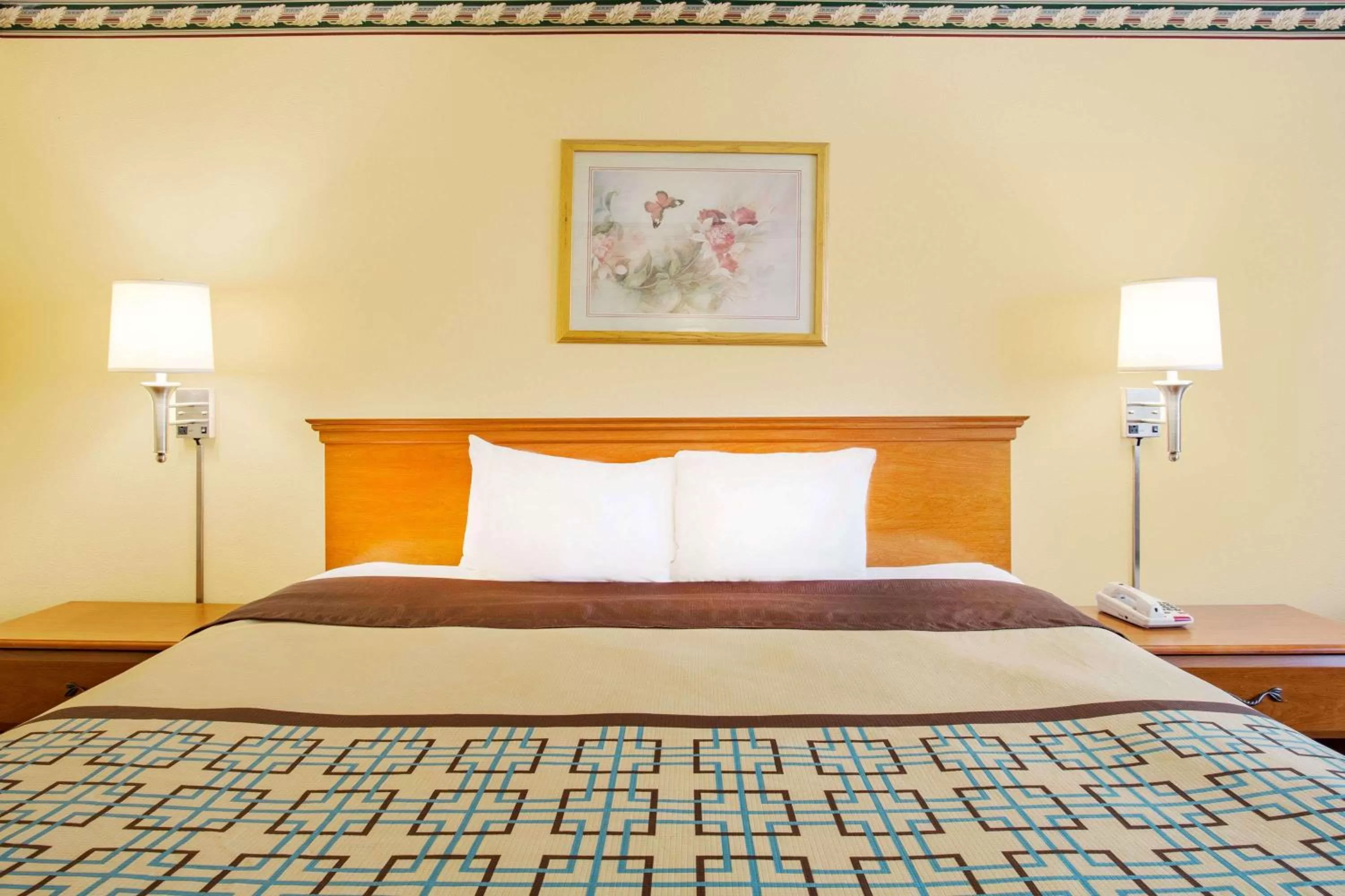 Photo of the whole room, Bed in Days Inn by Wyndham St. George