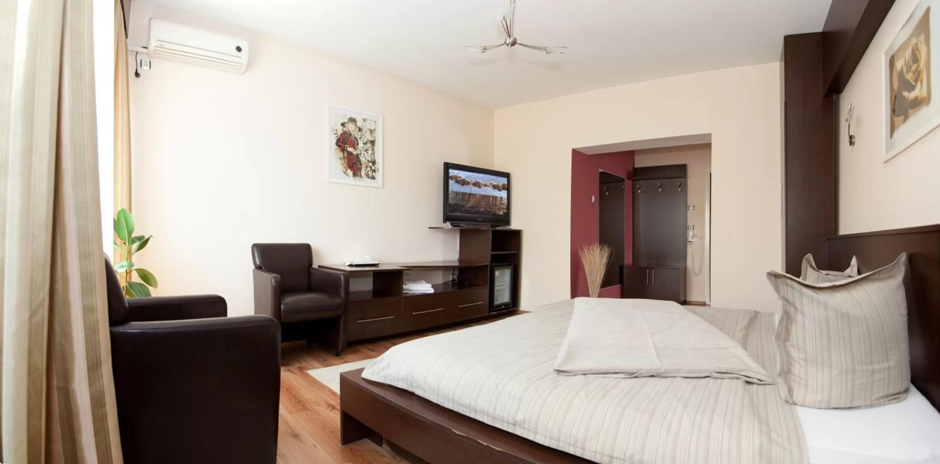 Photo of the whole room in Hotel Sheriff