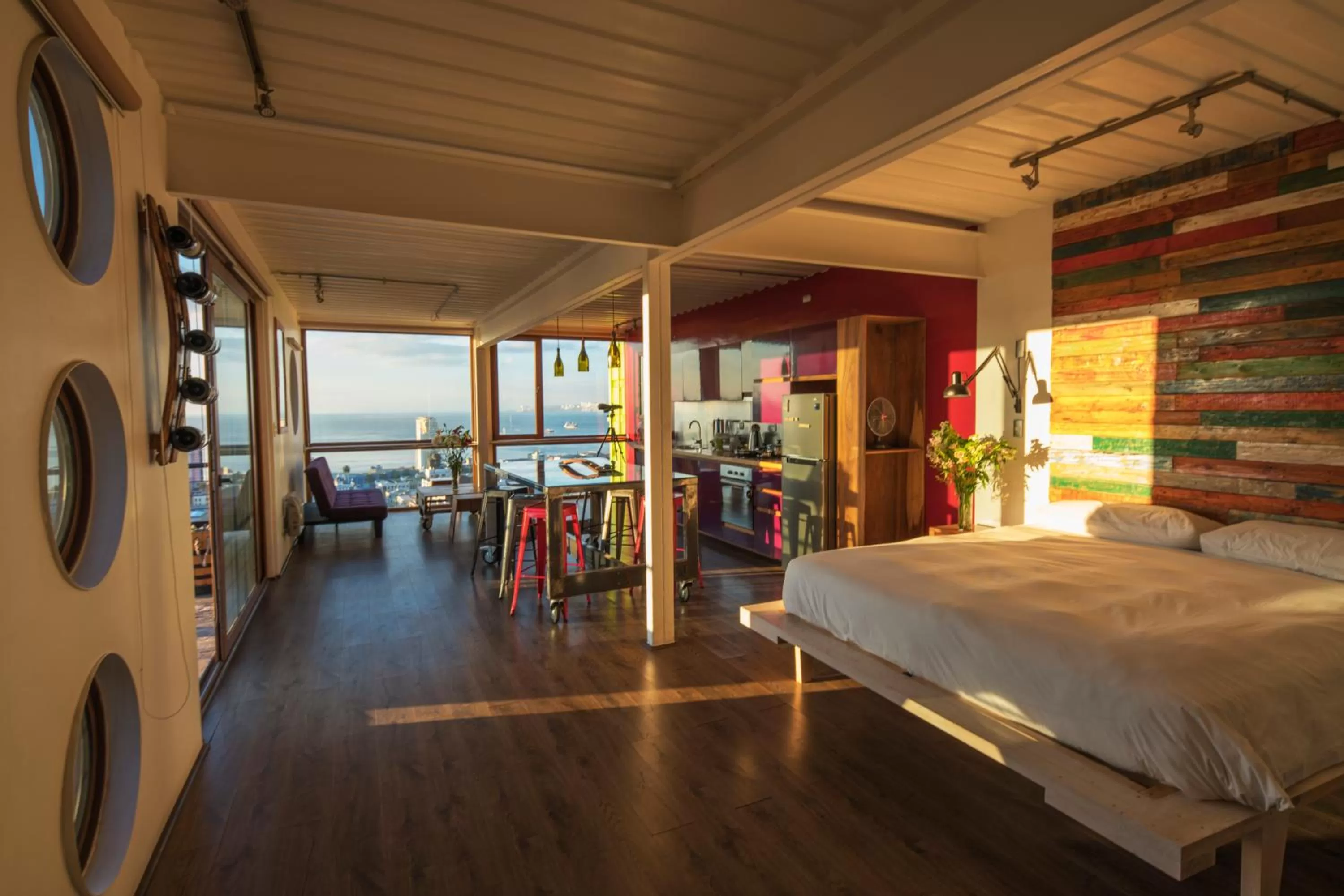 Bedroom, Bed in Hotel Winebox Valparaiso