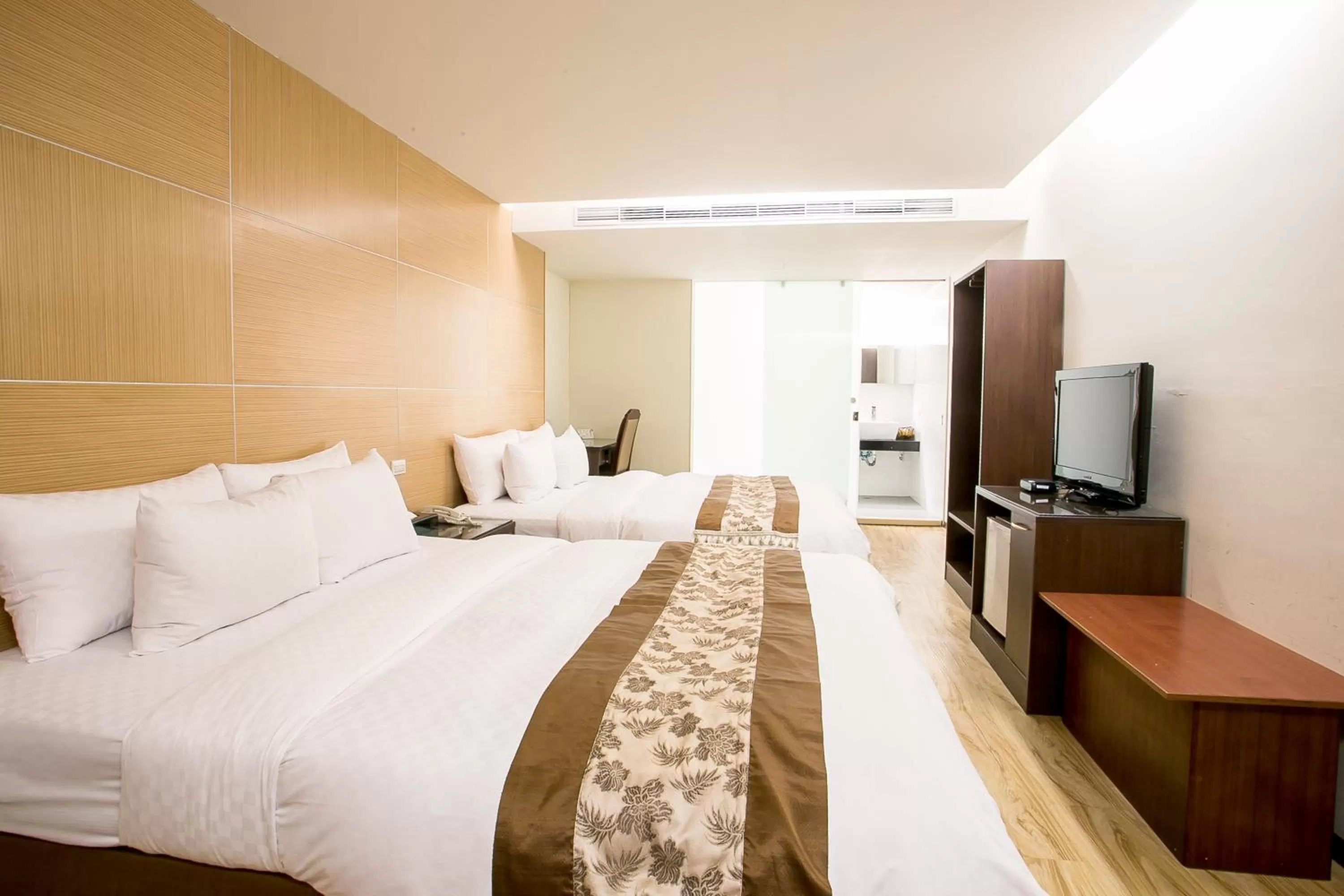 Day, Bed in Huang Shin Business Hotel-Chung Kang