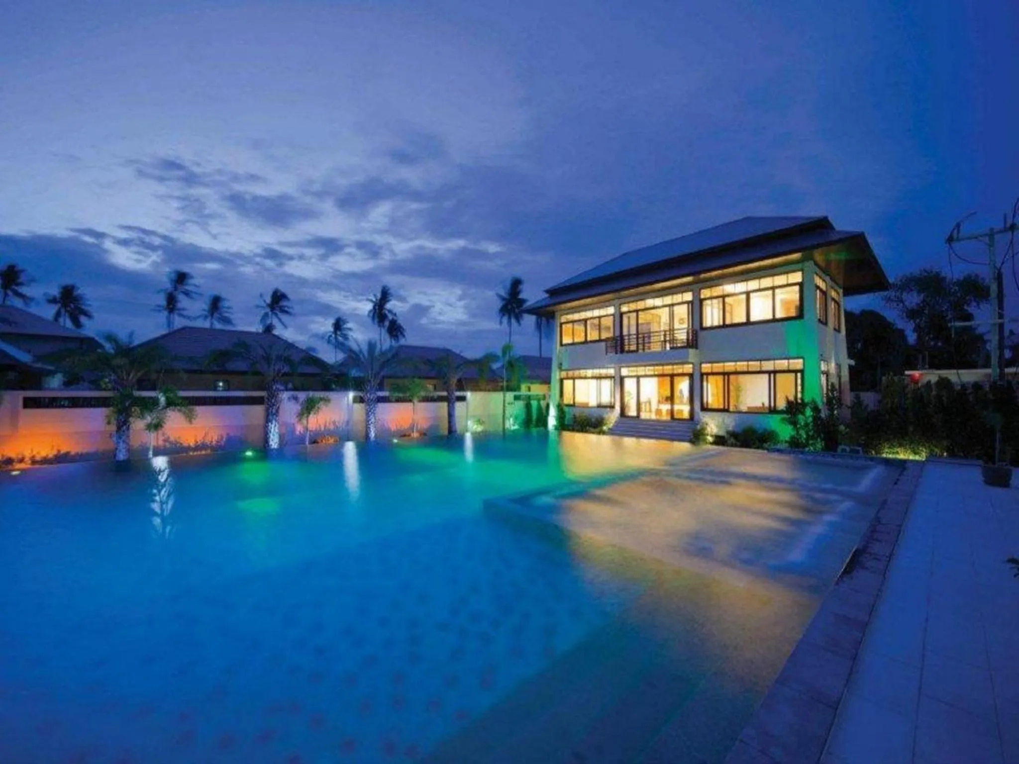 Swimming pool in Samui Boat Lagoon