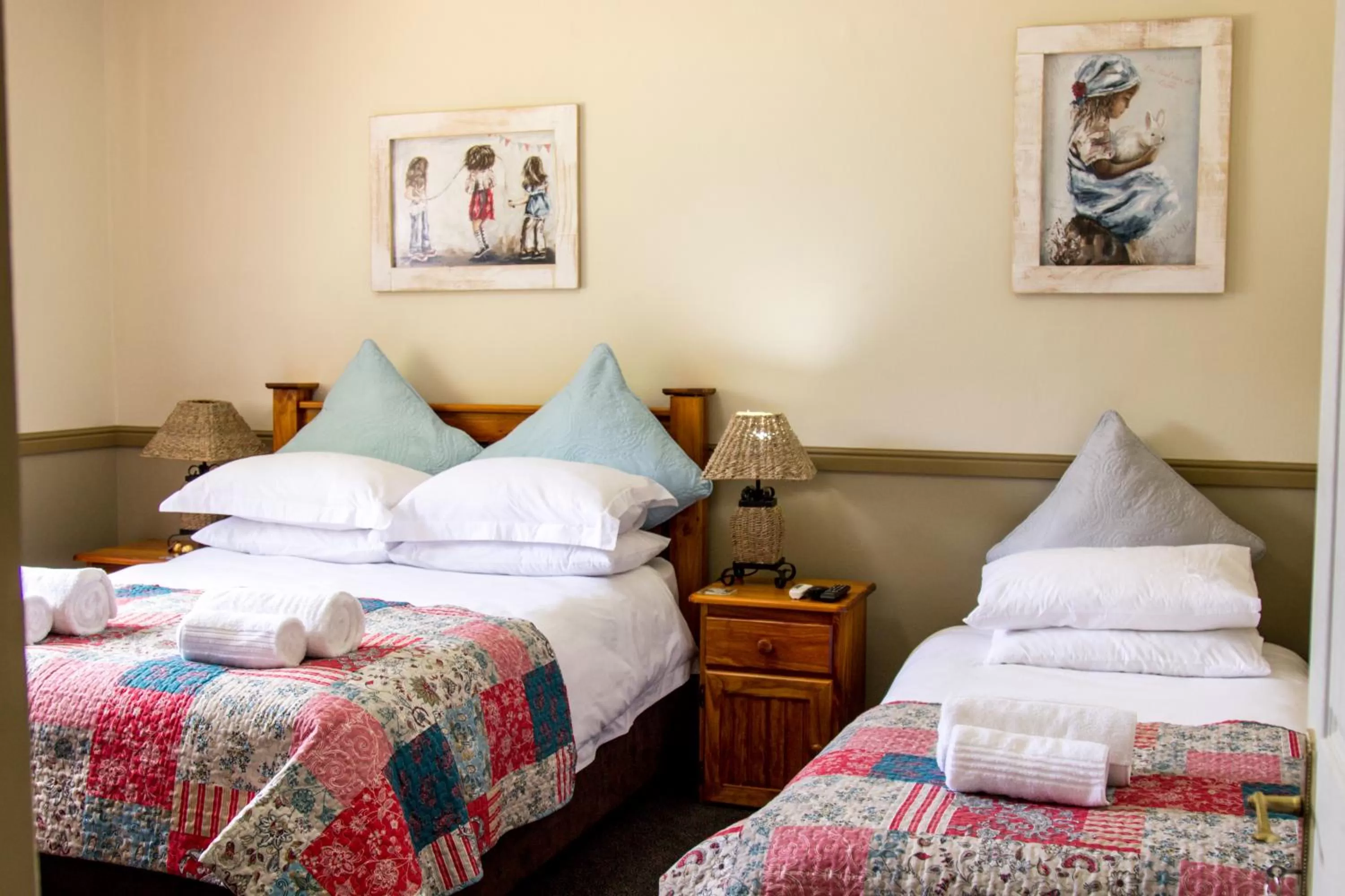 Bedroom, Bed in Victoria Heights B&B