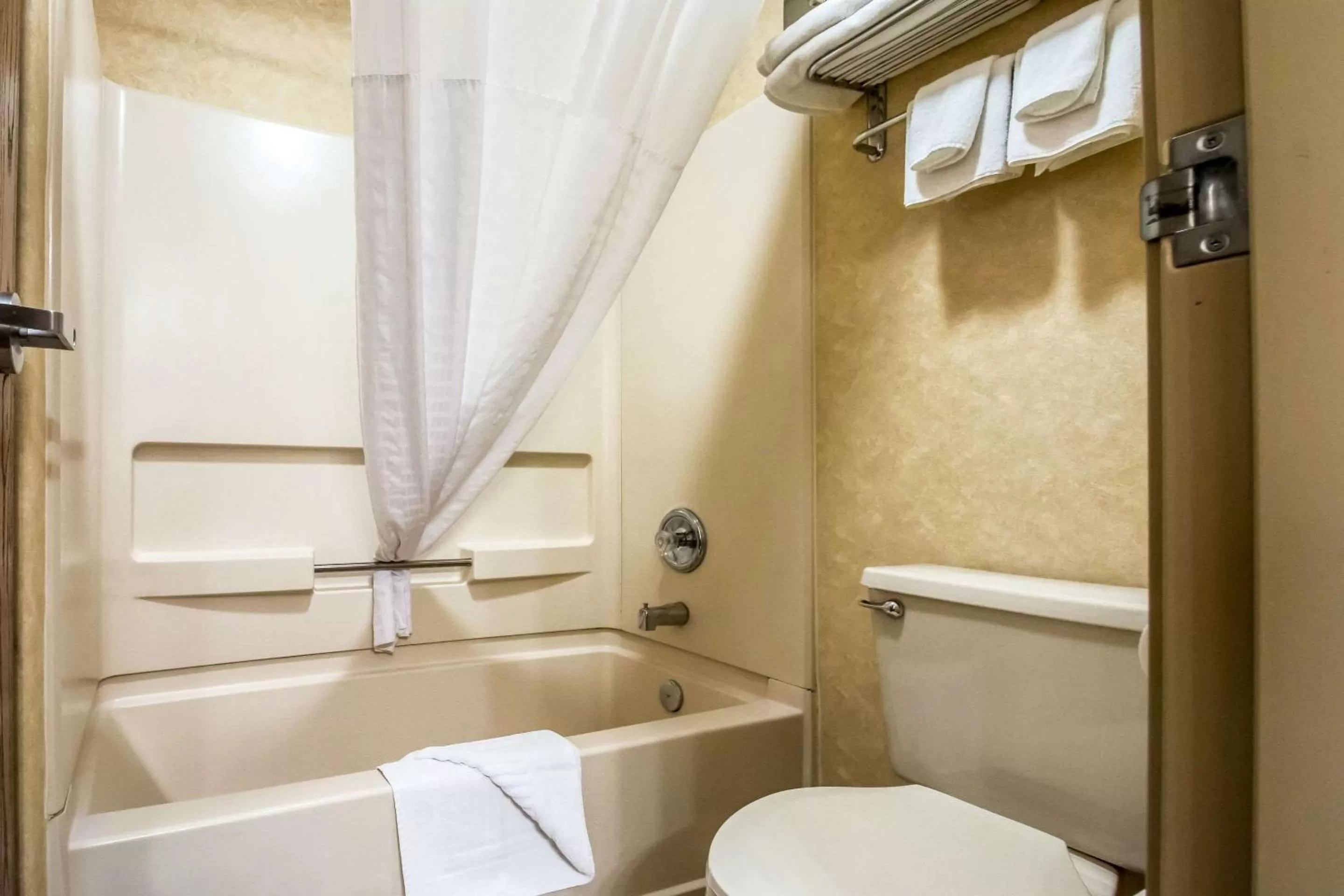 Bathroom in Comfort Inn Green River National Park Area