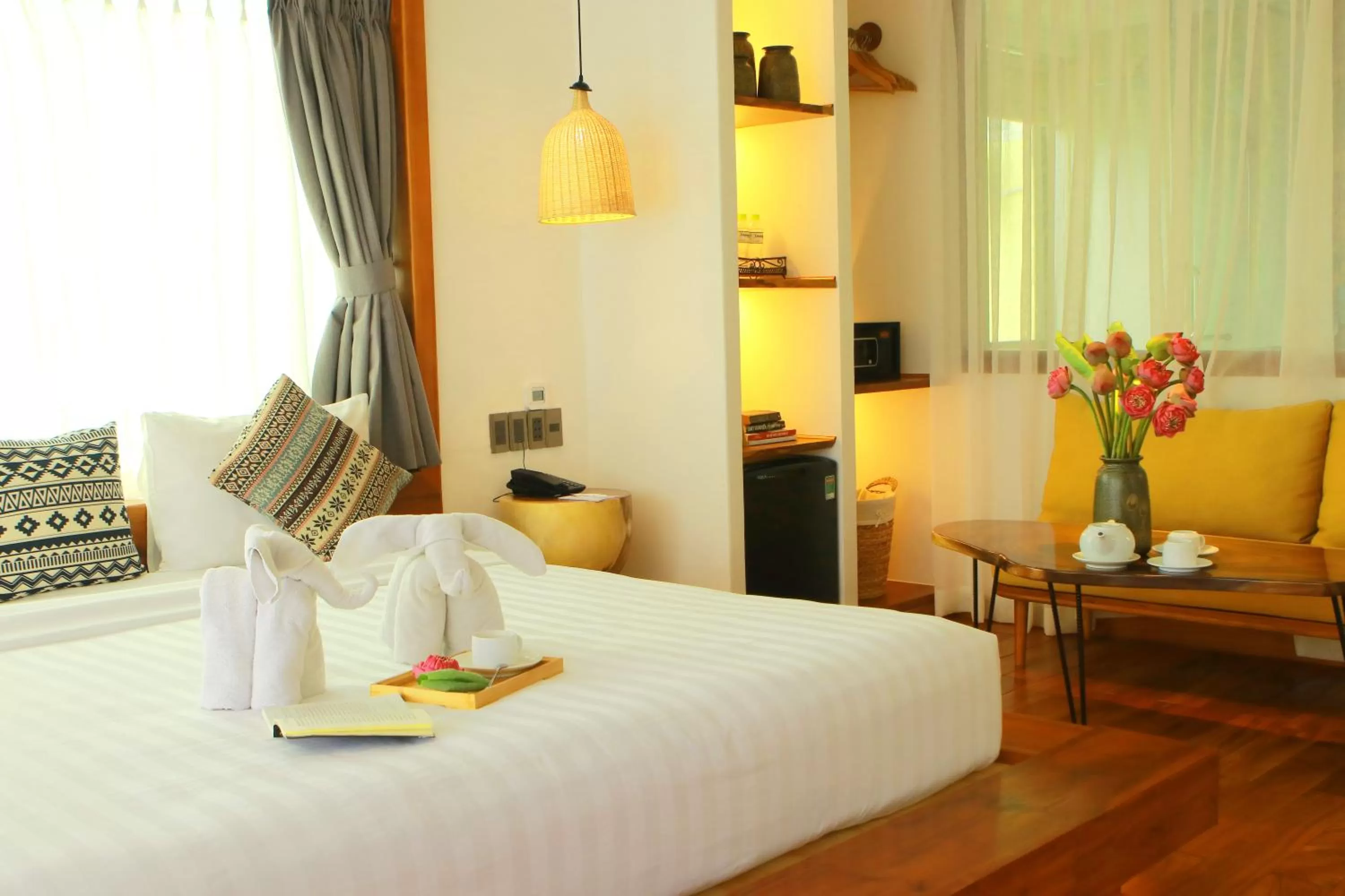 Bed in Duc Vuong Saigon Hotel - Bui Vien