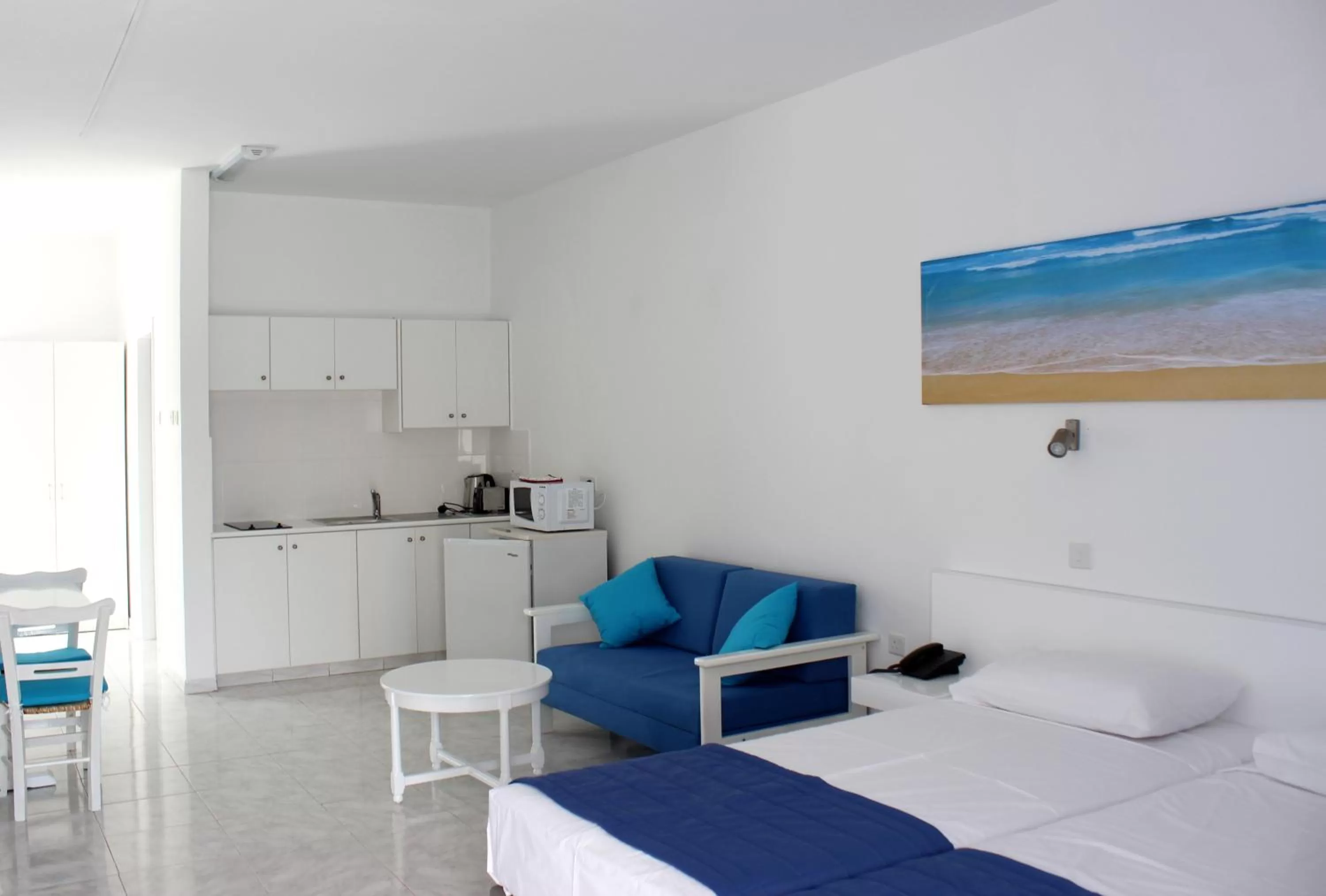 Bed in Flokkas Hotel Apartments