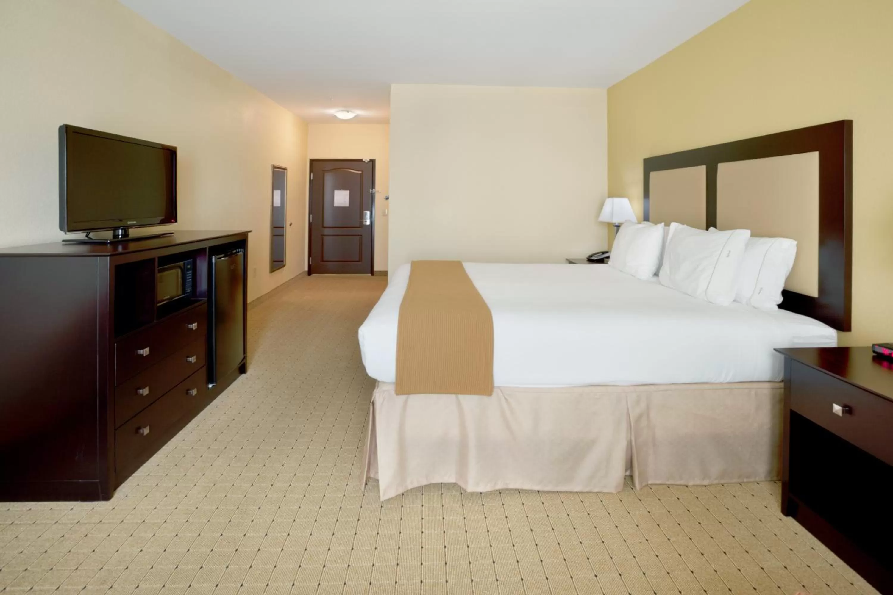 Photo of the whole room, Bed in Holiday Inn Express Georgetown by IHG
