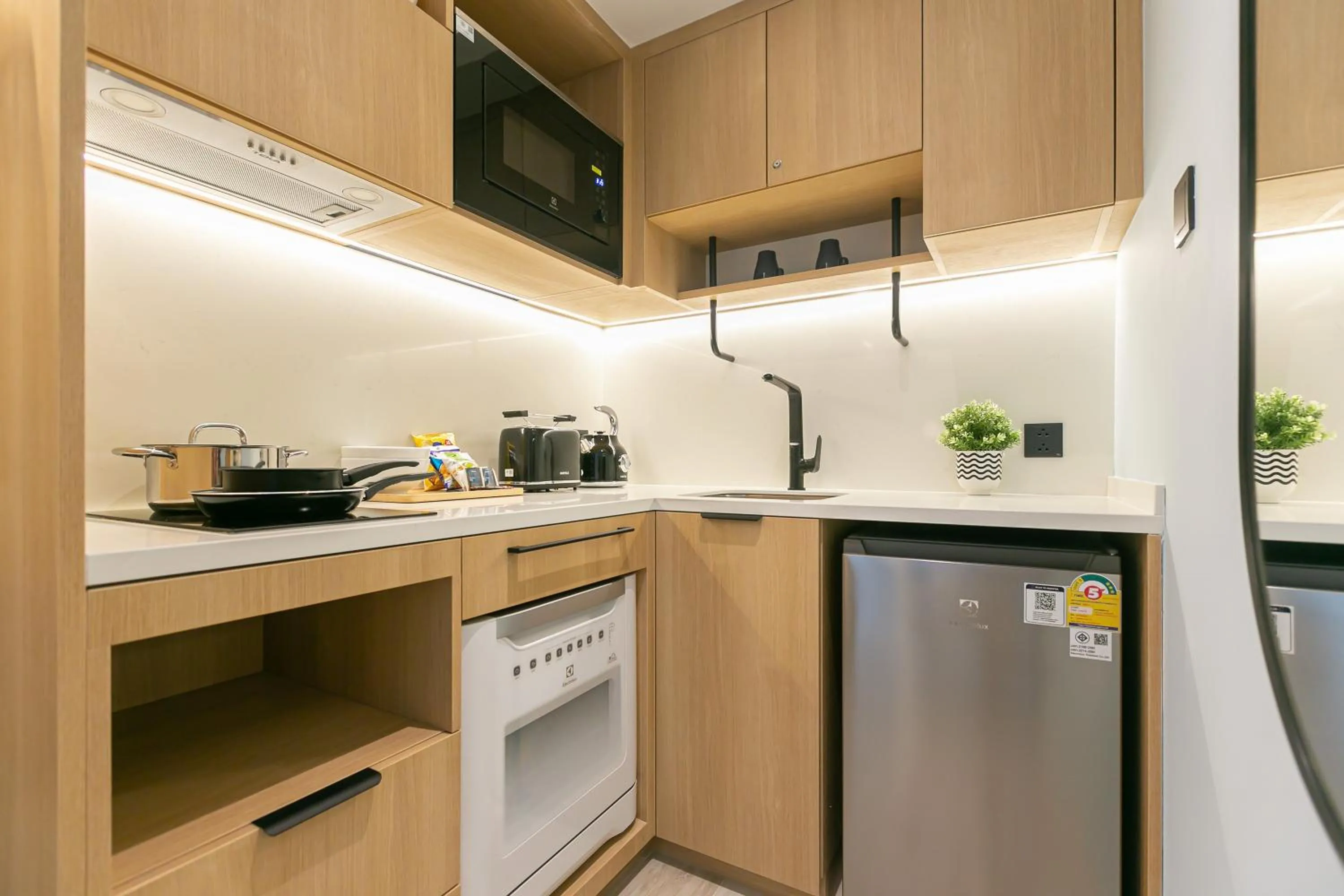 Kitchen or kitchenette in The SACHA Apart-Hotel Thonglor