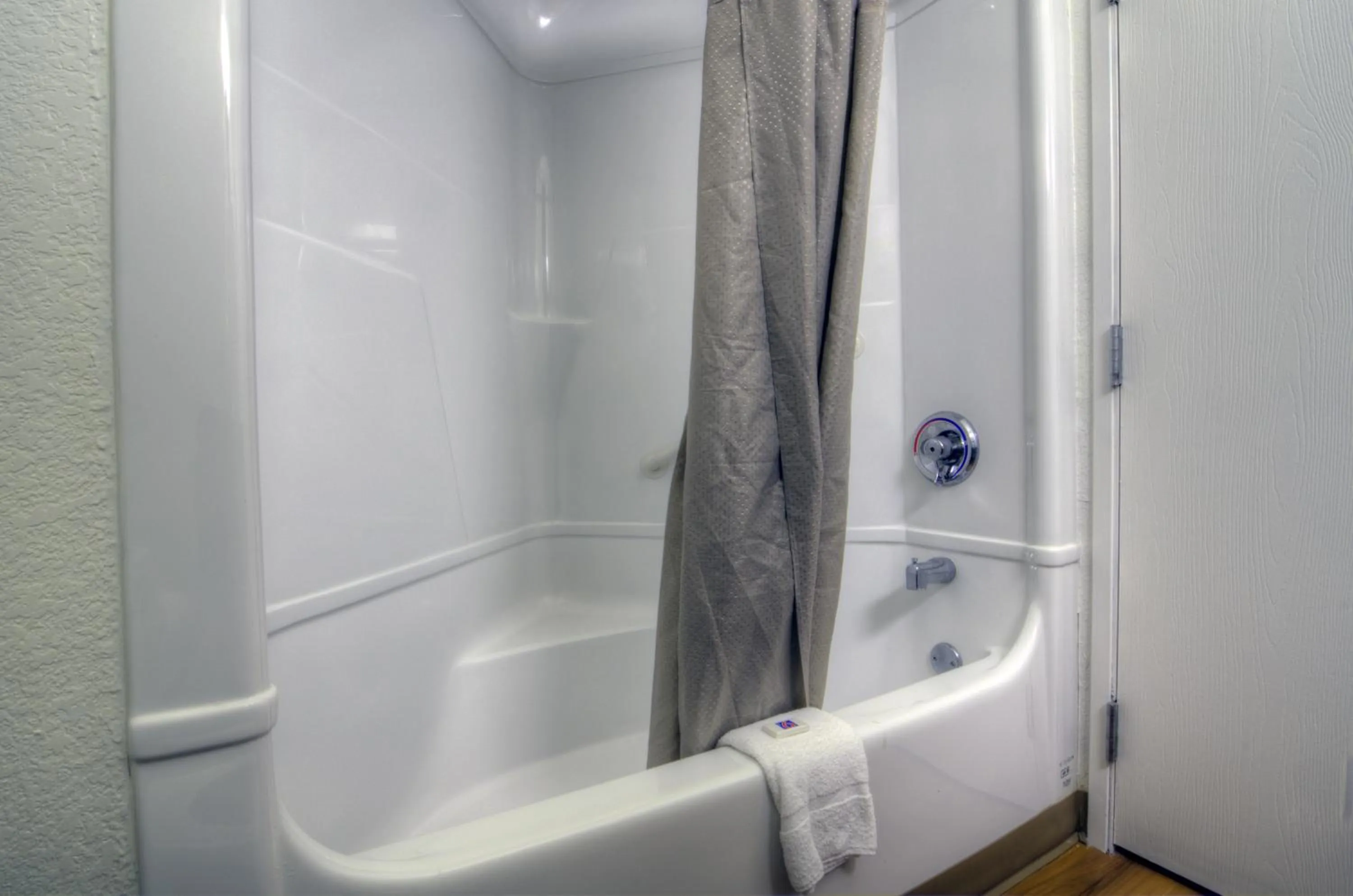 Bathroom in Motel 6-Orlando, FL - International Dr