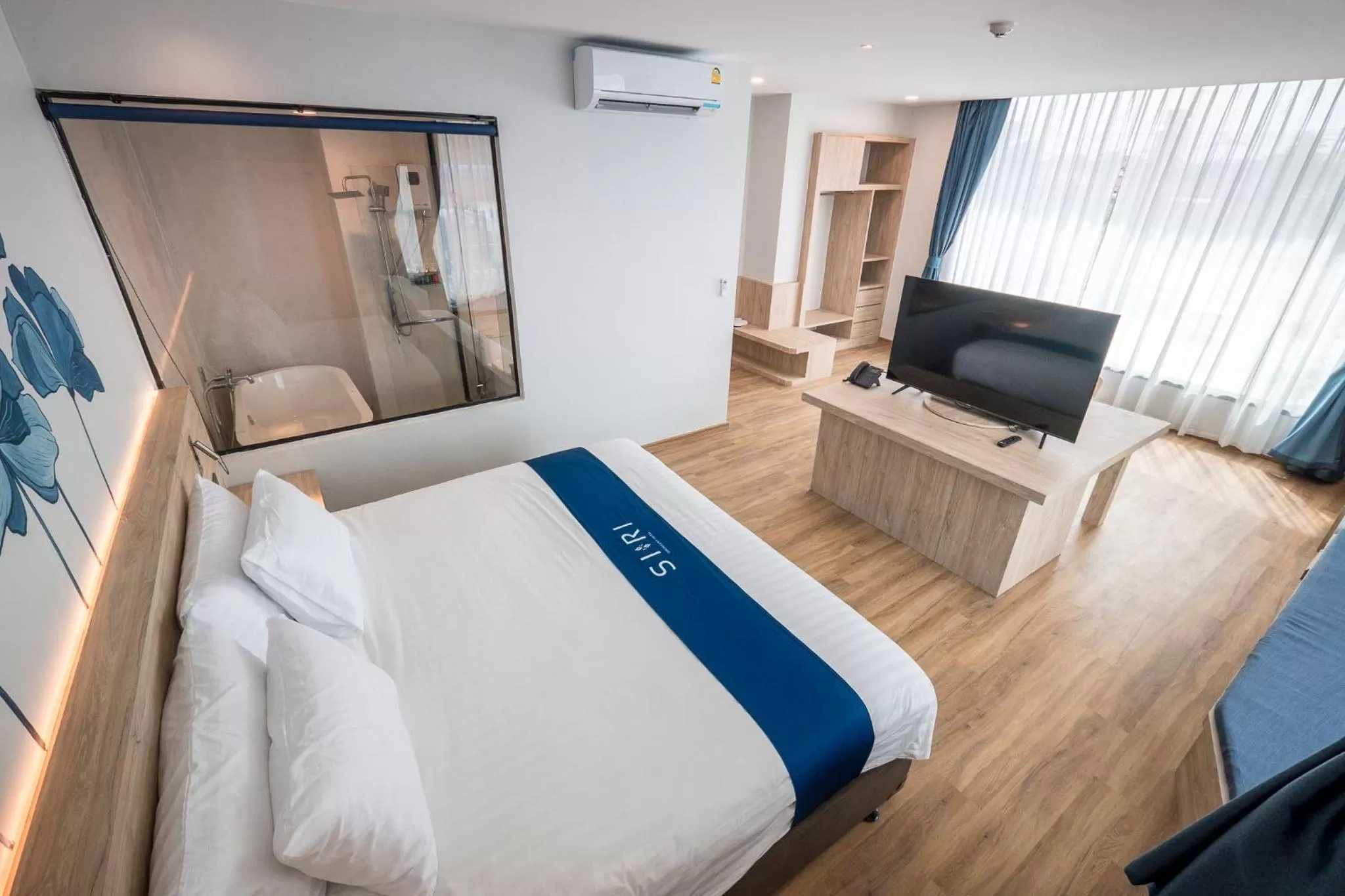 Bedroom, Bed in Siri regent Hotel