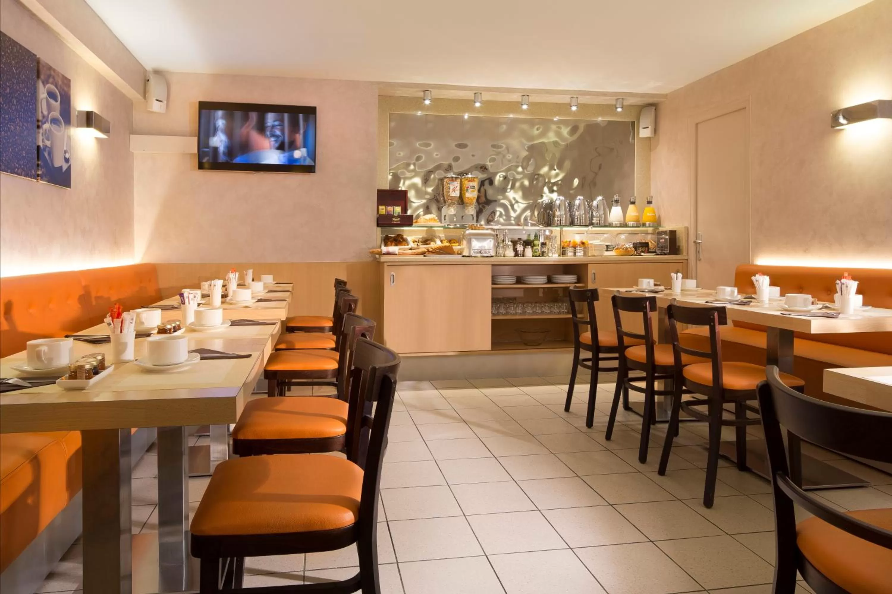 Restaurant/places to eat in Europe Hotel Paris Eiffel