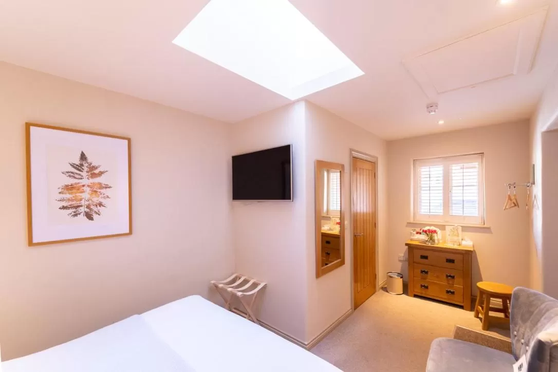 Bedroom, Bed in The Honingham Buck