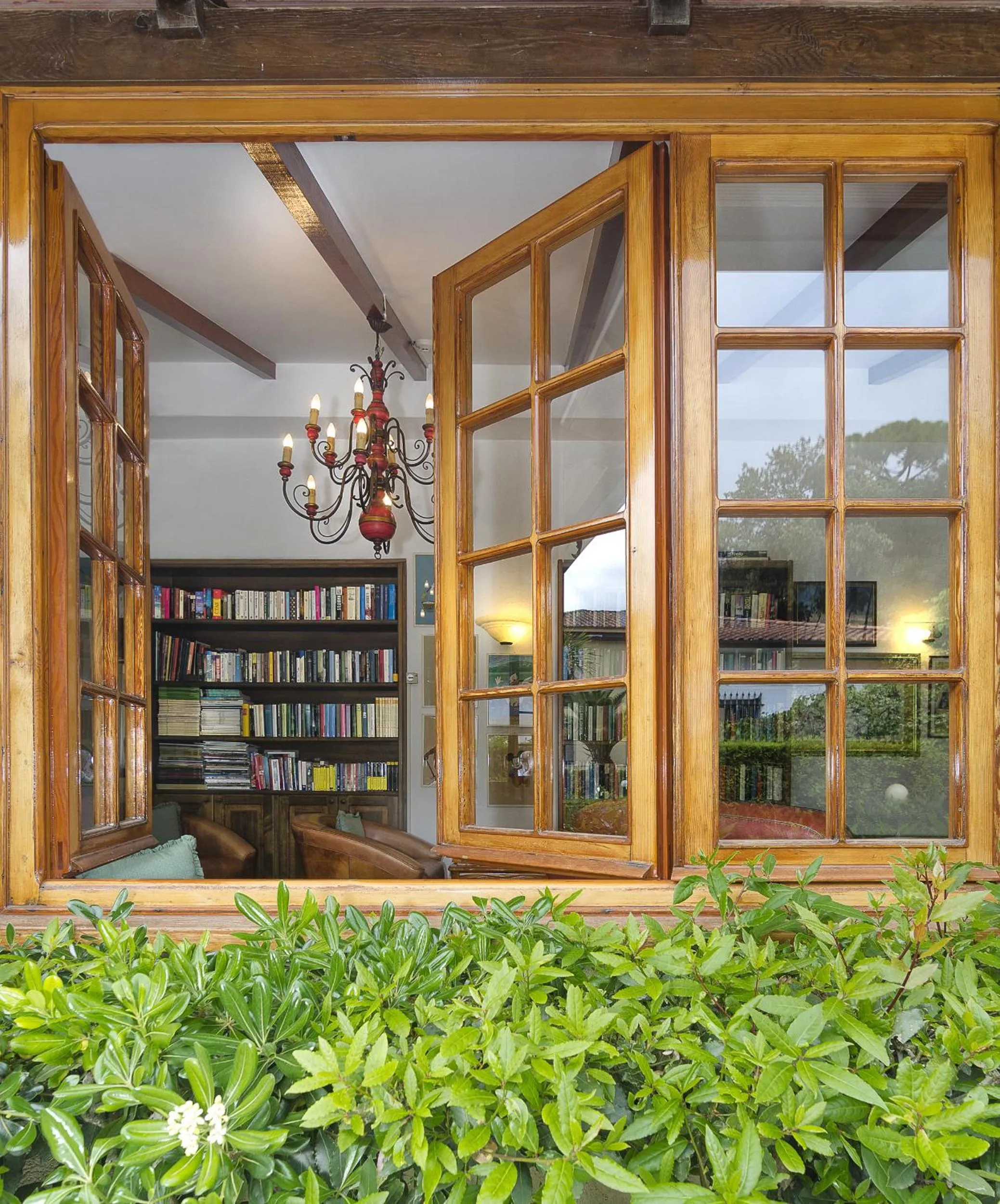 Library in Hotel Verdemare