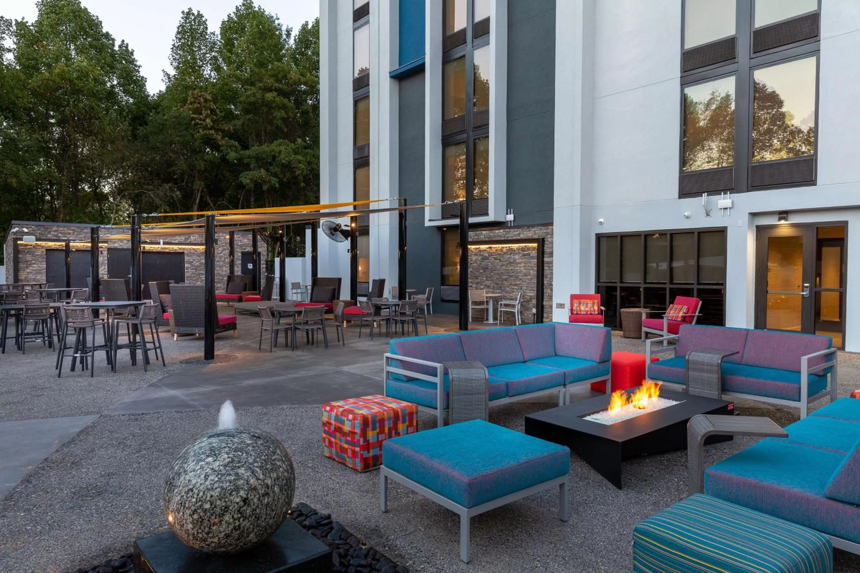 Property building in Hilton Garden Inn Asheville South