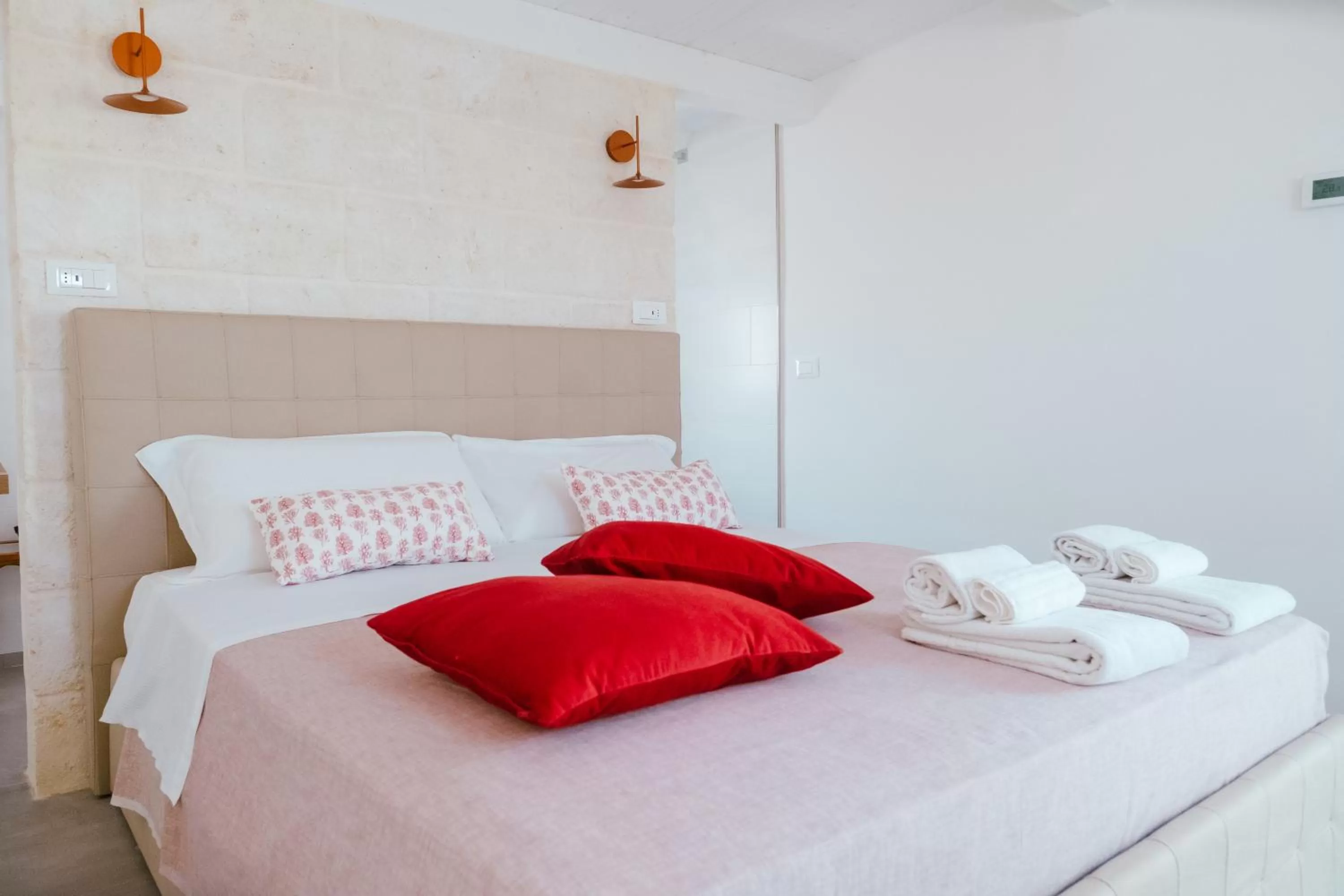 Bed in Iconica Luxury Suites