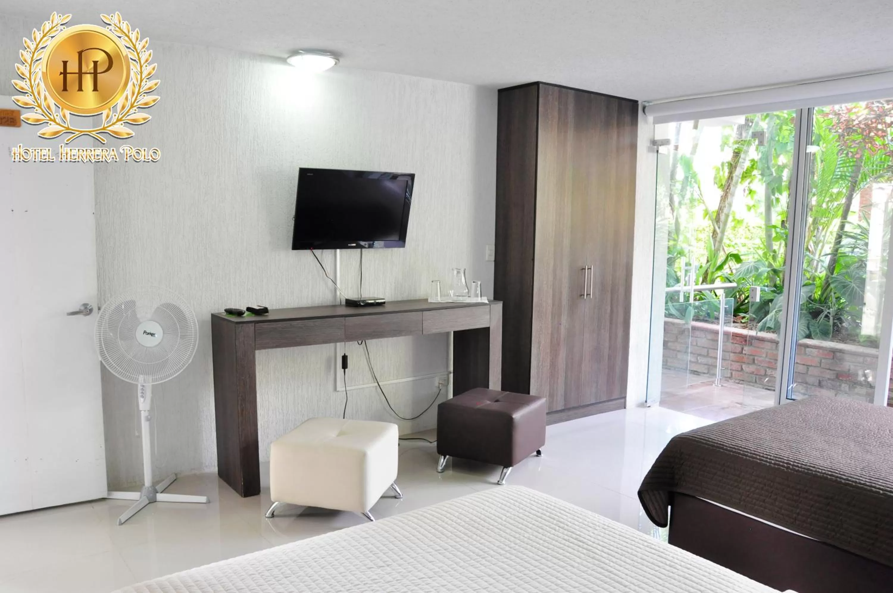 TV and multimedia, TV/Entertainment Center in Hotel Herrera Polo