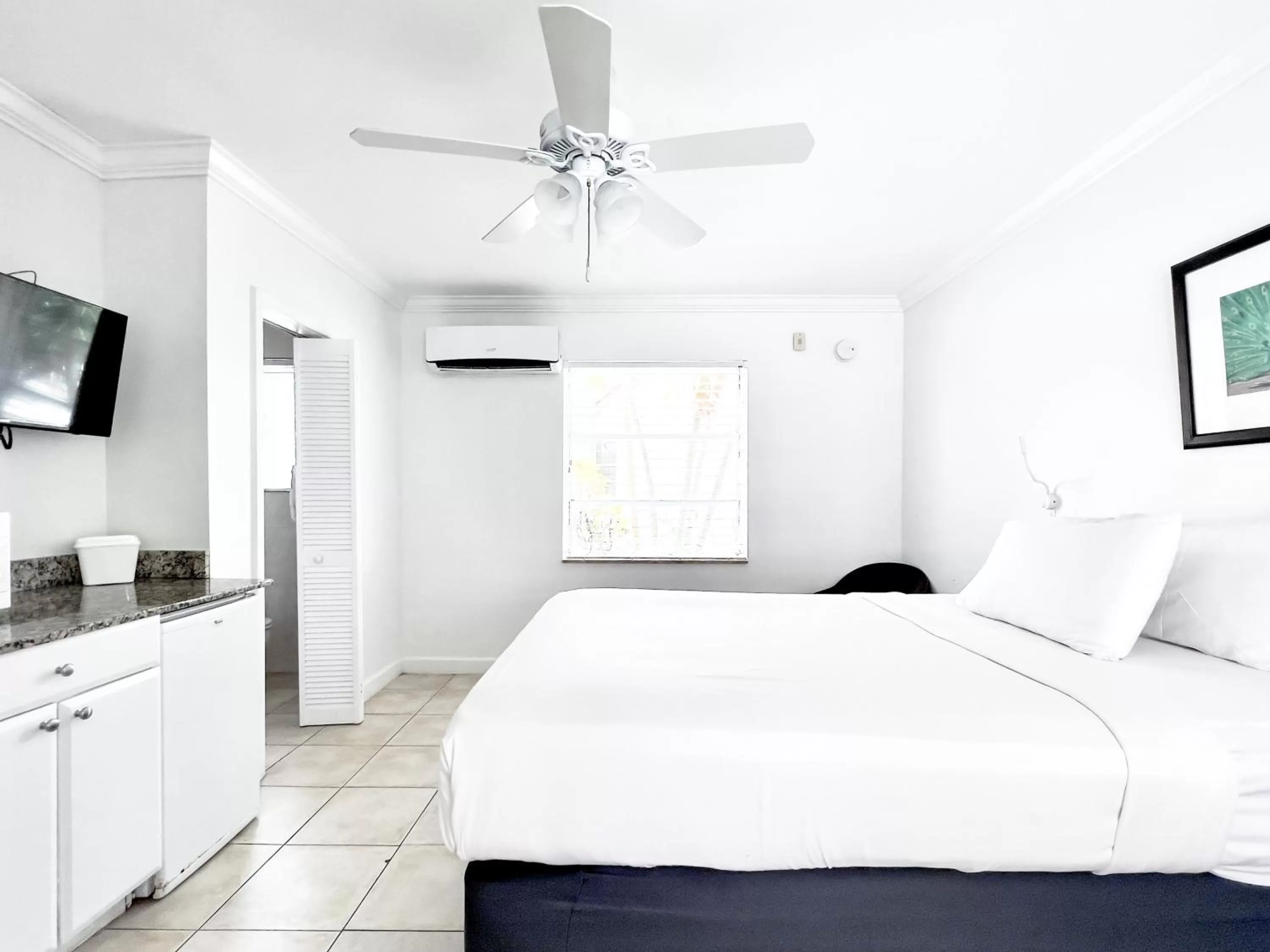 Photo of the whole room, Bed in Tara Hotel A North Beach Village Resort Hotel