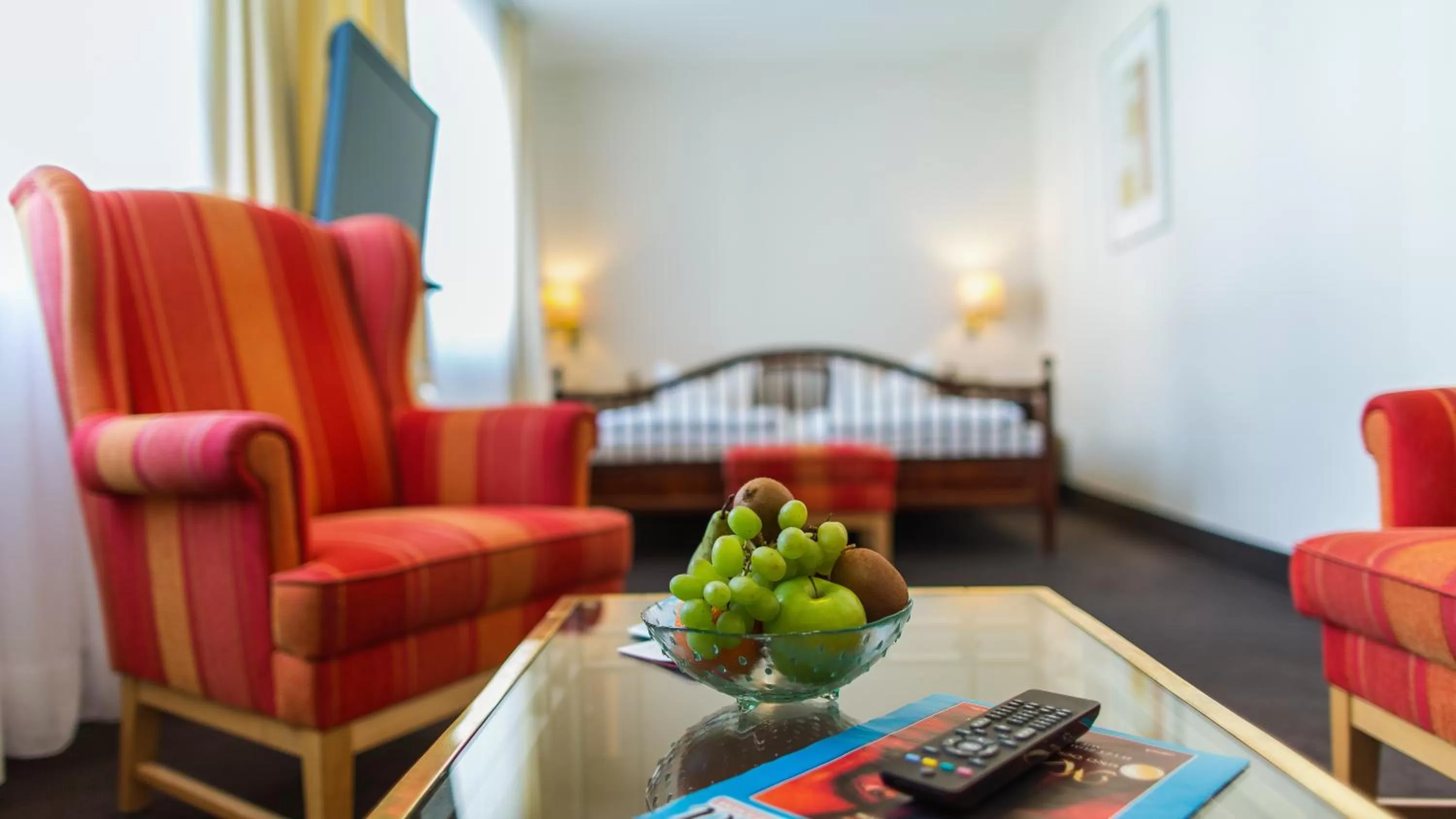 room service, Bed in Hotel Holsteiner Hof - Timmendorfer Strand