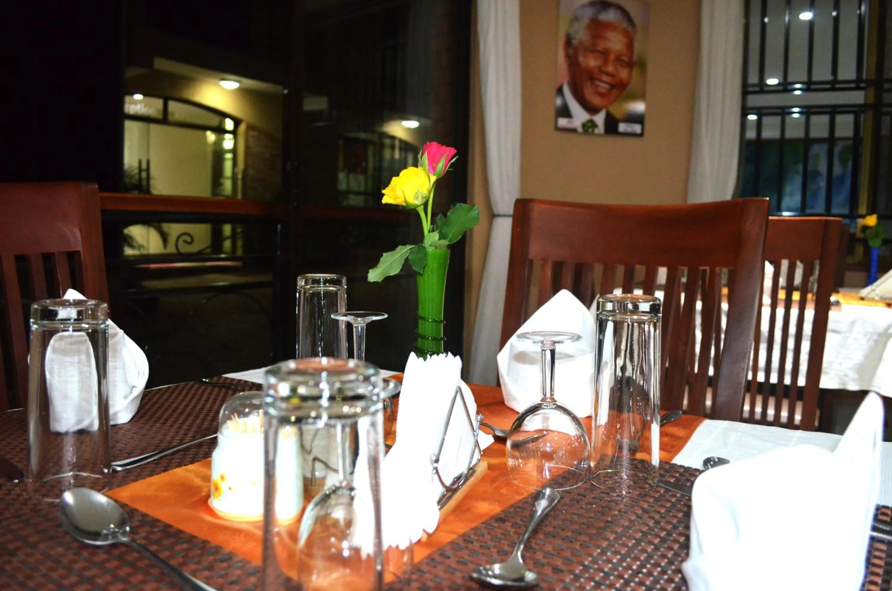 Restaurant/places to eat in Marie's Royale Hotel