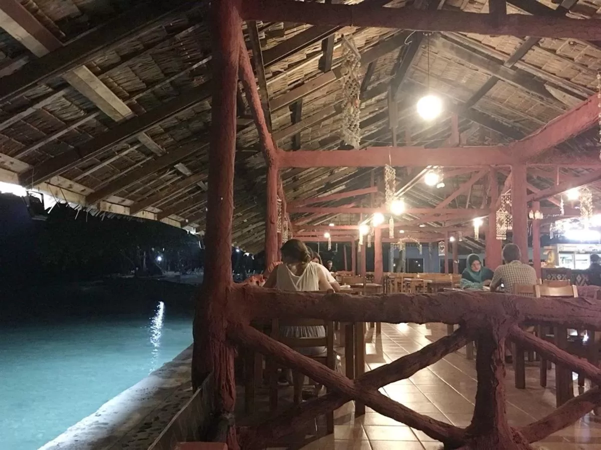 Restaurant/places to eat in Koh Ngai Resort