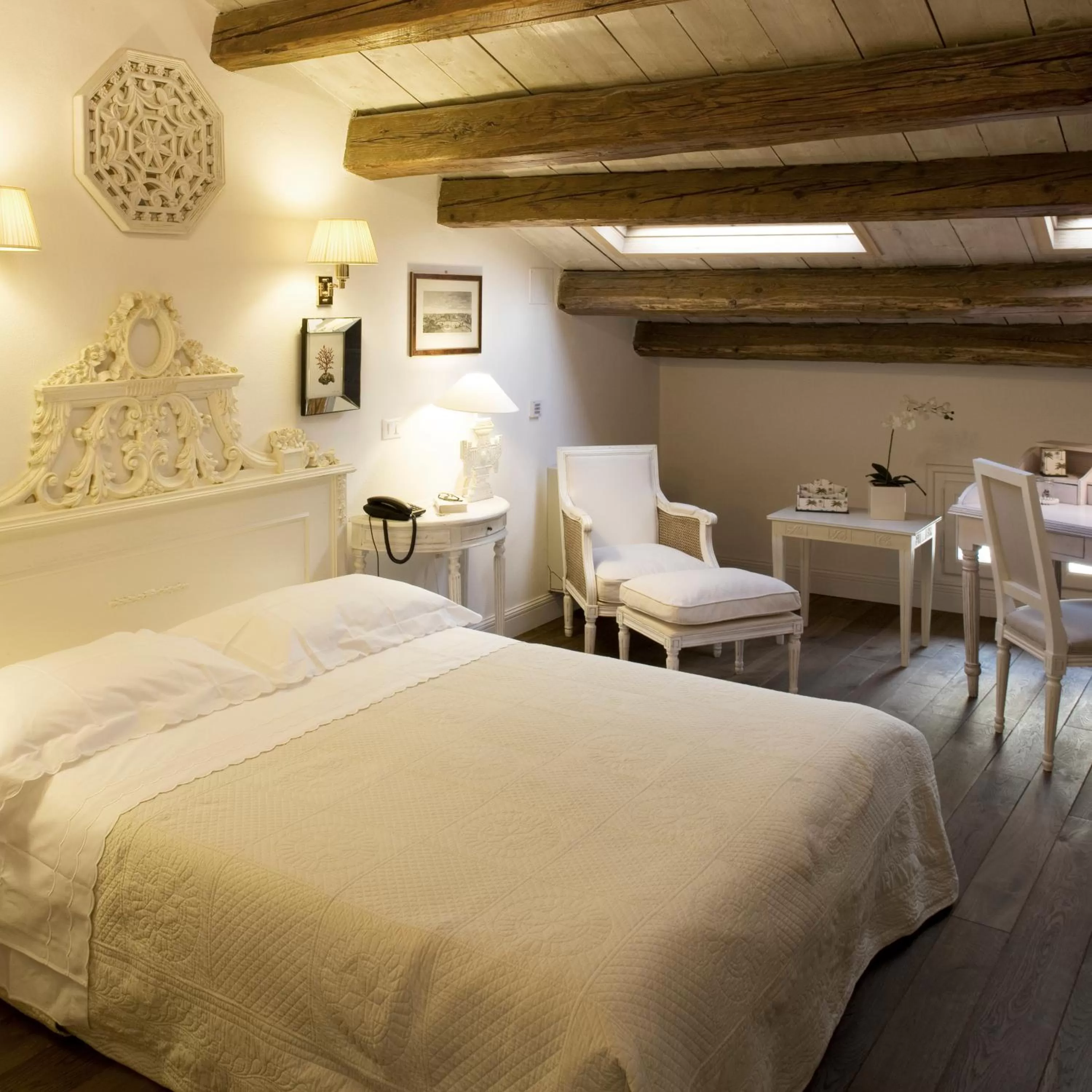 Bedroom, Bed in M Club De Luxe B&B