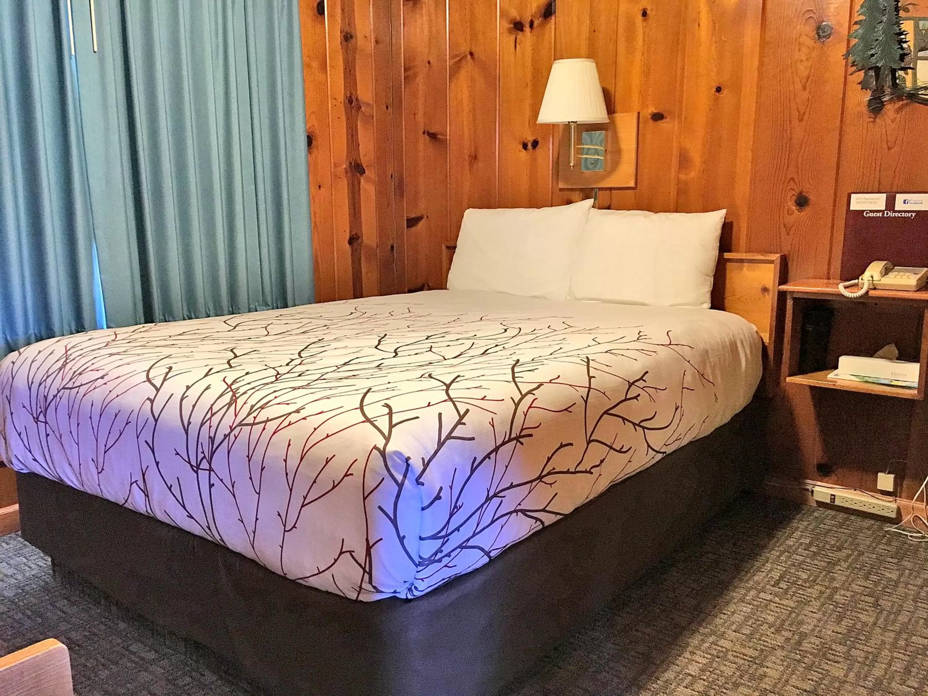 Bed in Park Motel and Cabins