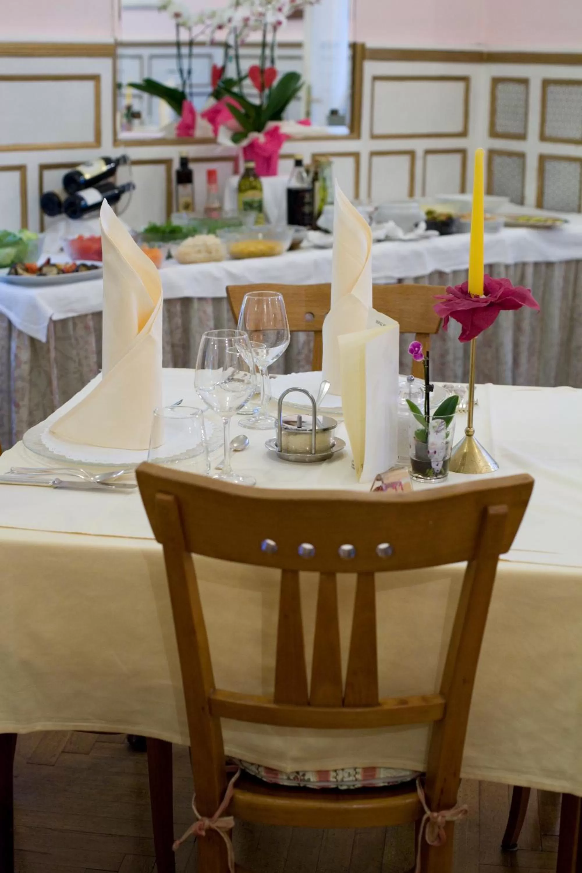 Restaurant/places to eat in Hotel Villa Westend