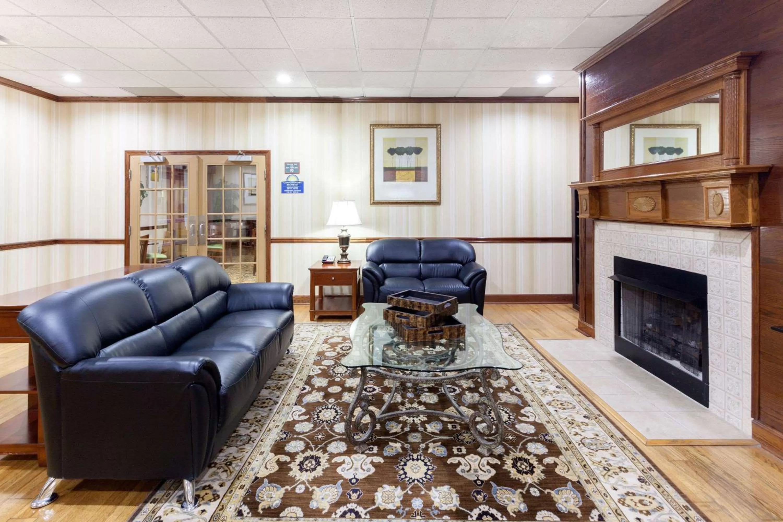 Lobby or reception in Days Inn & Suites by Wyndham Tucker/Northlake