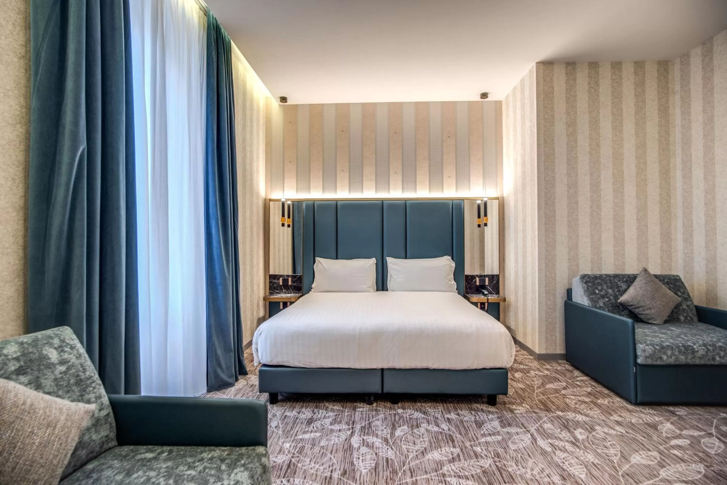 Bedroom, Bed in CC Palace Hotel