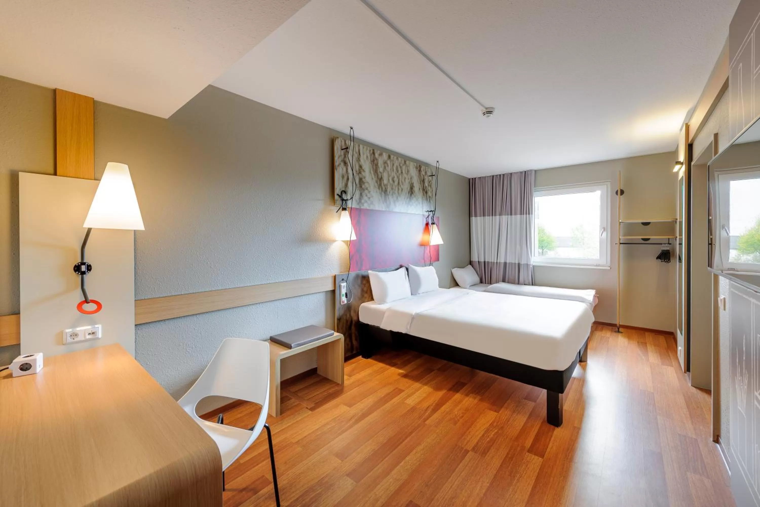 Photo of the whole room, Bed in ibis Hotel München Messe
