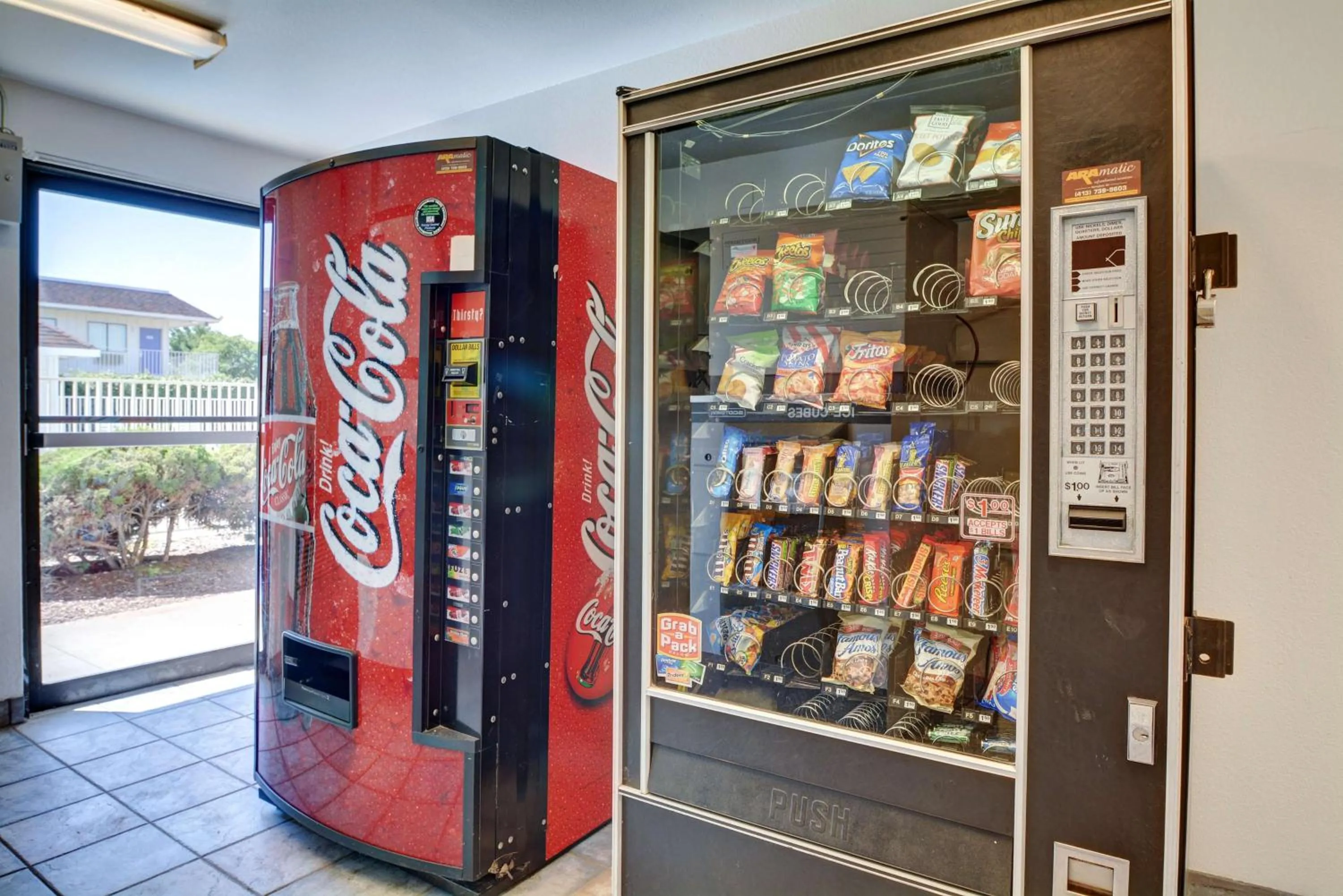 Property building in Motel 6-Windsor Locks, CT - Hartford