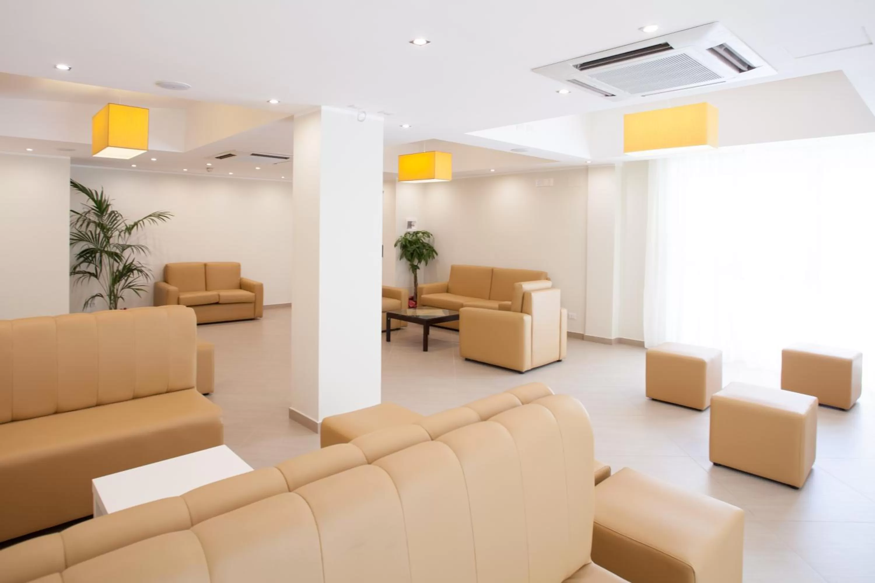 Communal lounge/ TV room in Hotel Costazzurra Museum & Spa