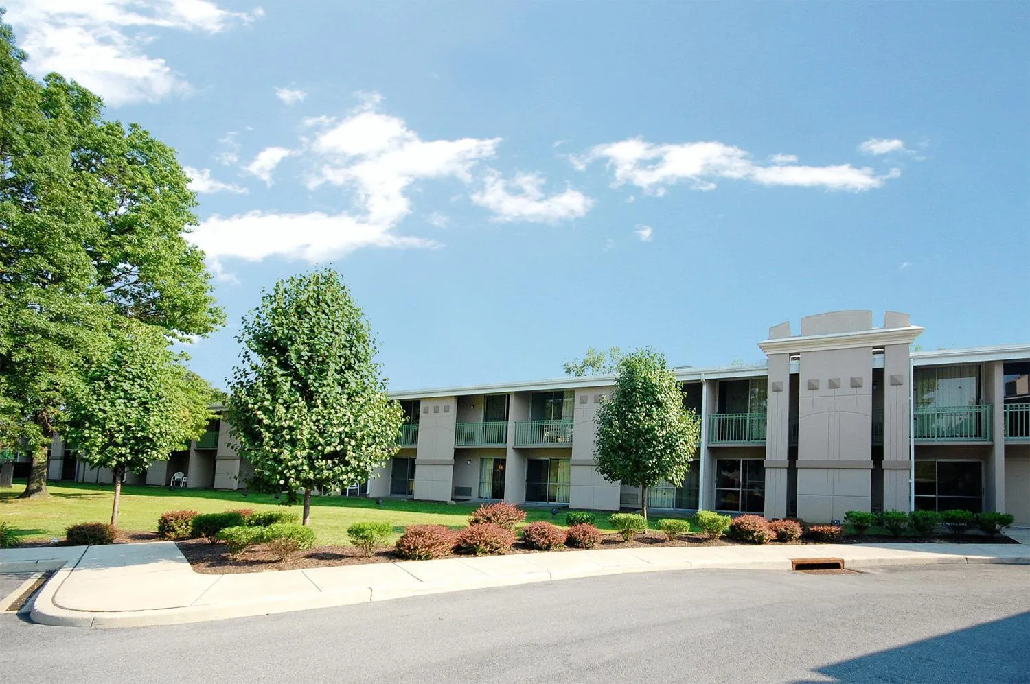 Facade/entrance in Howard Johnson by Wyndham Newburgh