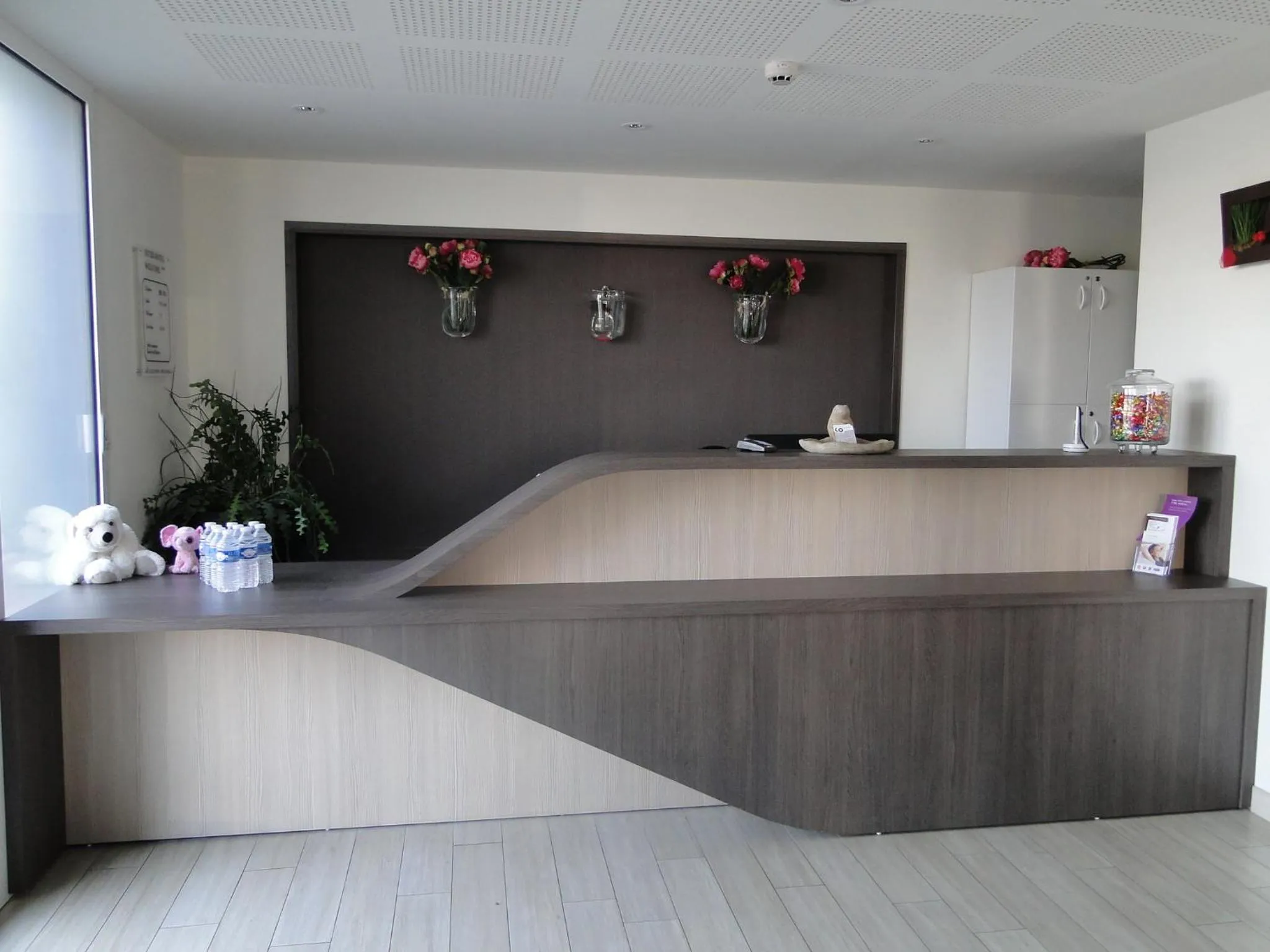 Lobby or reception in The Originals Access, Hôtel Cholet Gare