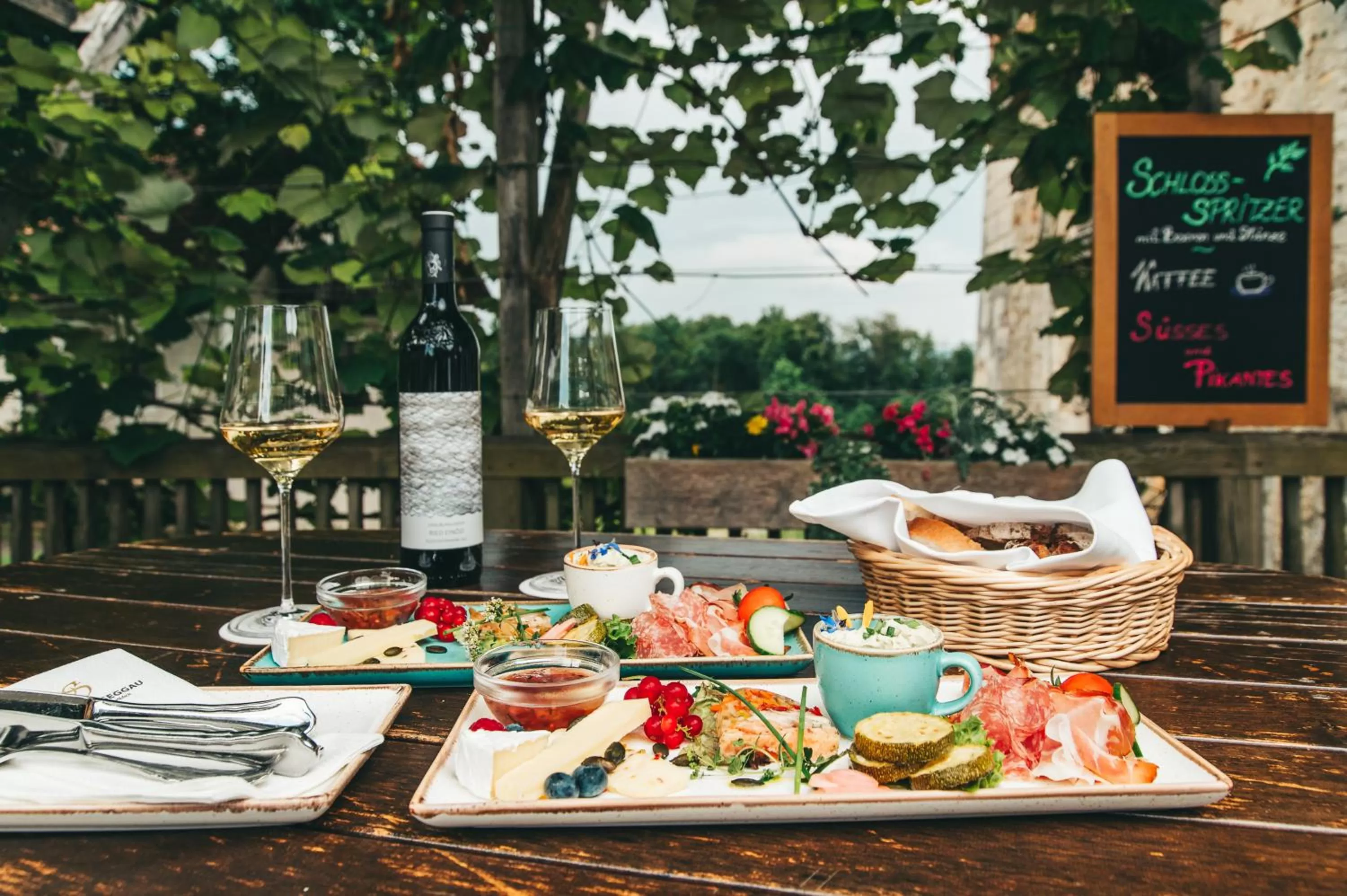 Restaurant/places to eat in Schloss Seggau