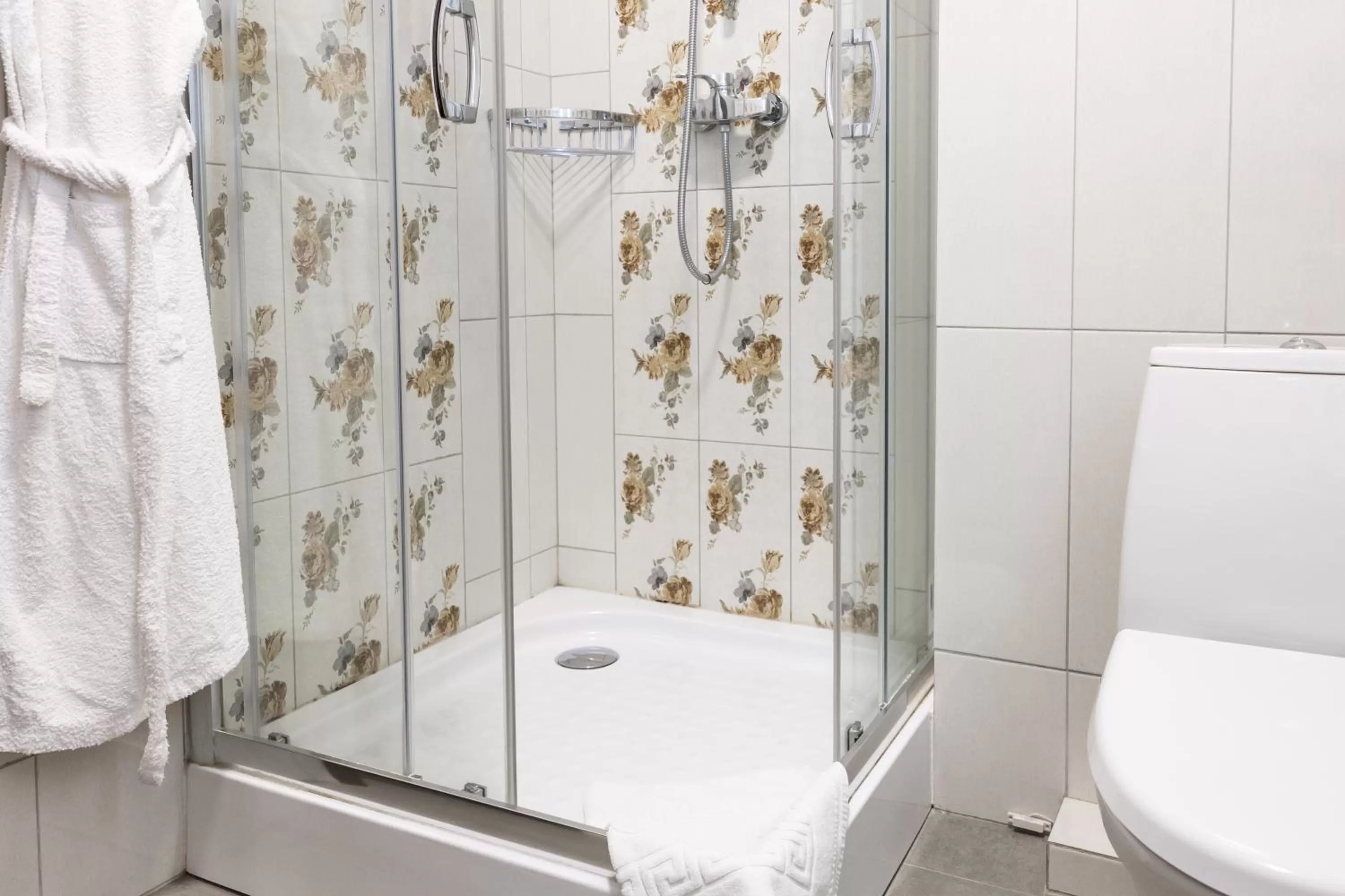 Shower in Hotel "Mandarin Clubhouse"