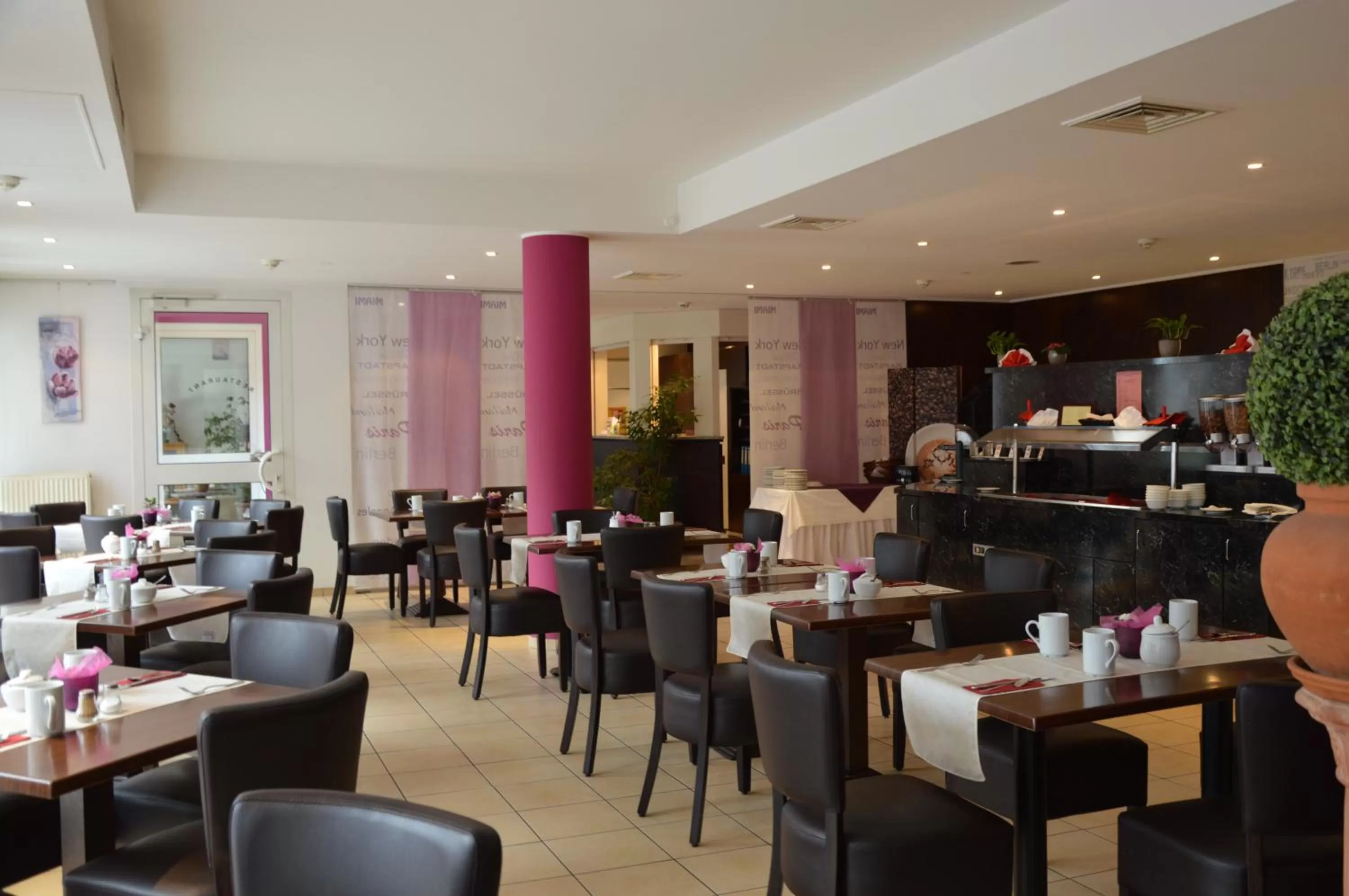 Buffet breakfast in Hotel Primula