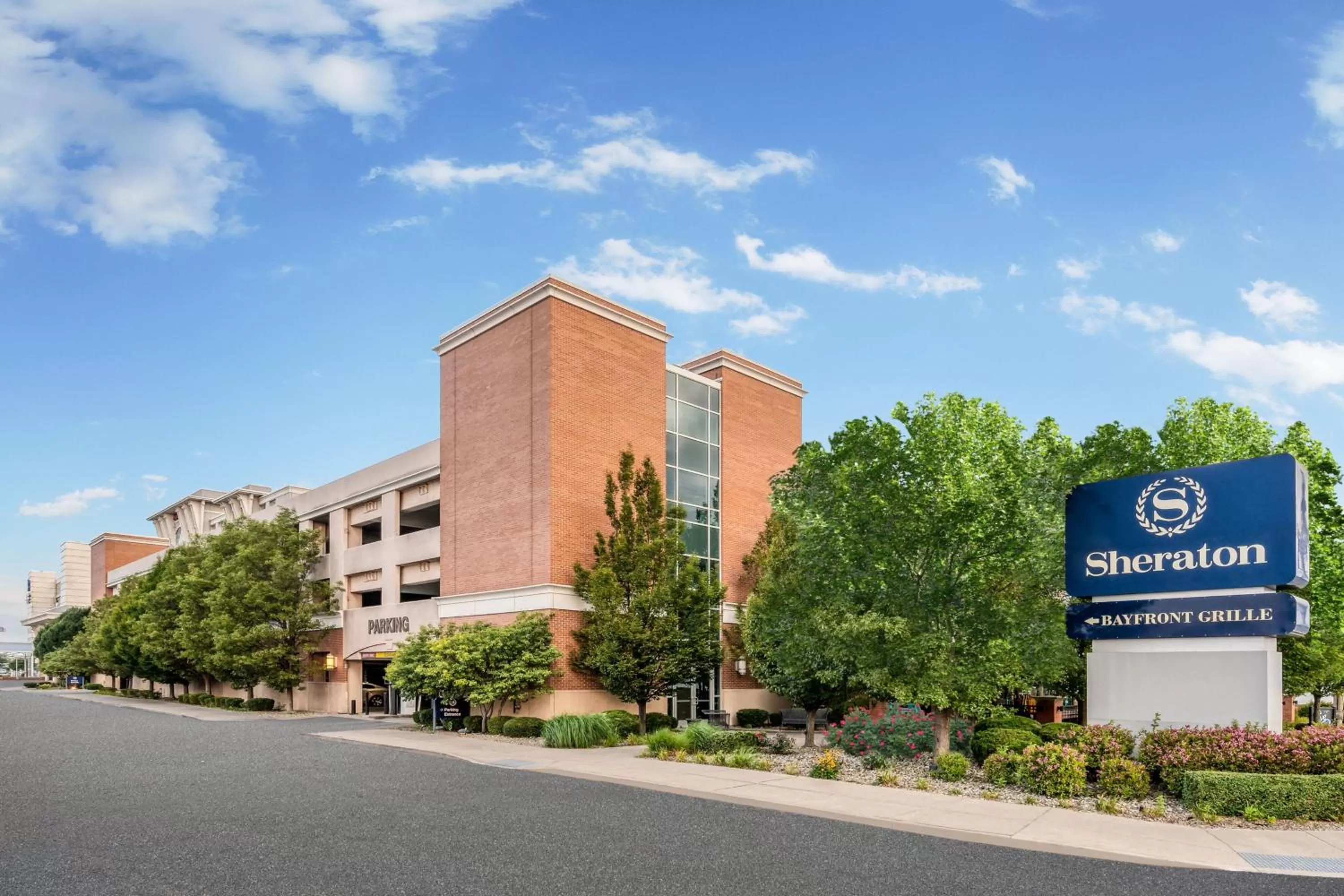 Photo of the whole room in Sheraton Erie Bayfront Hotel