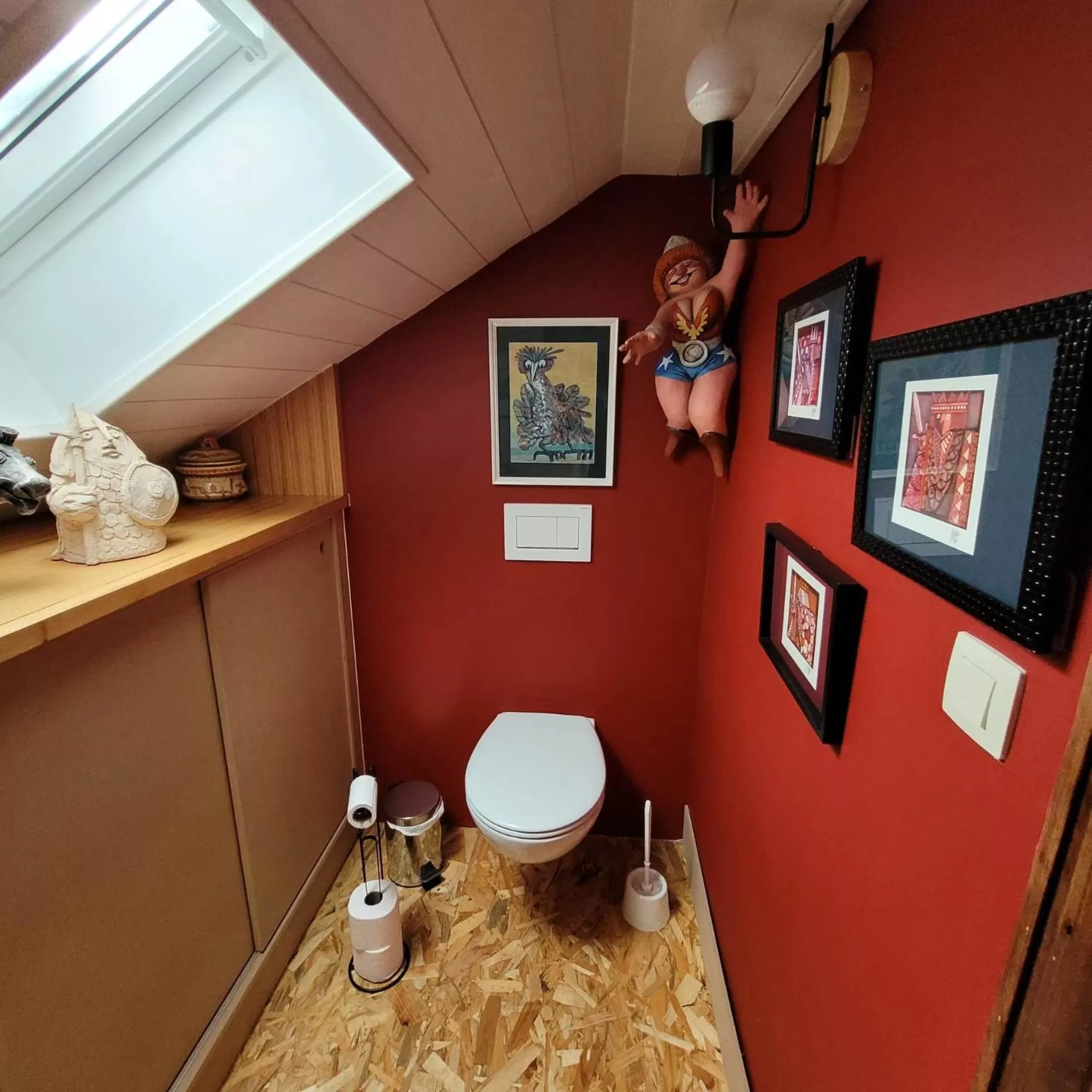 Toilet in L'Atelier Bed and Breakfast