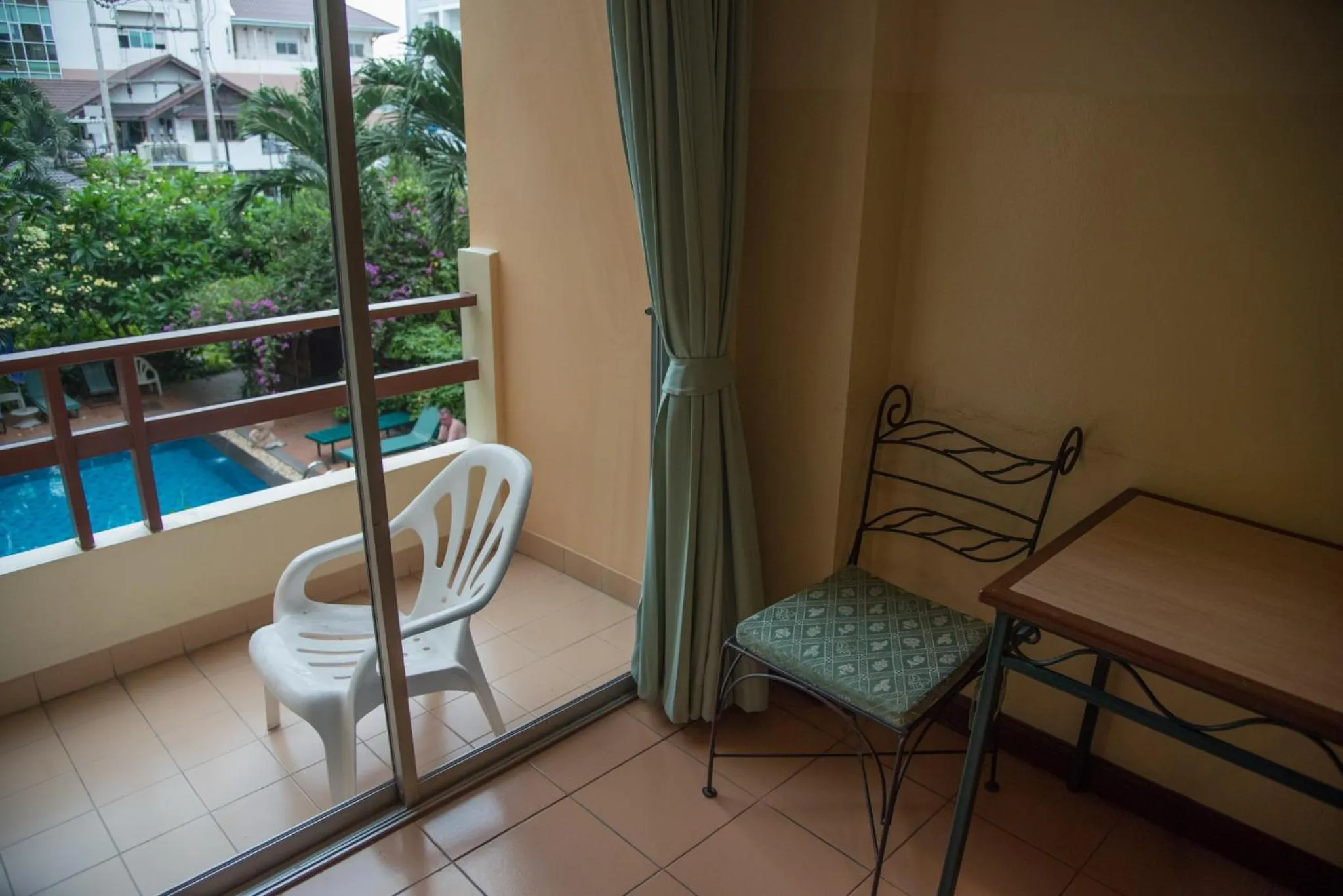 Double Room with Pool View in Opey De Place