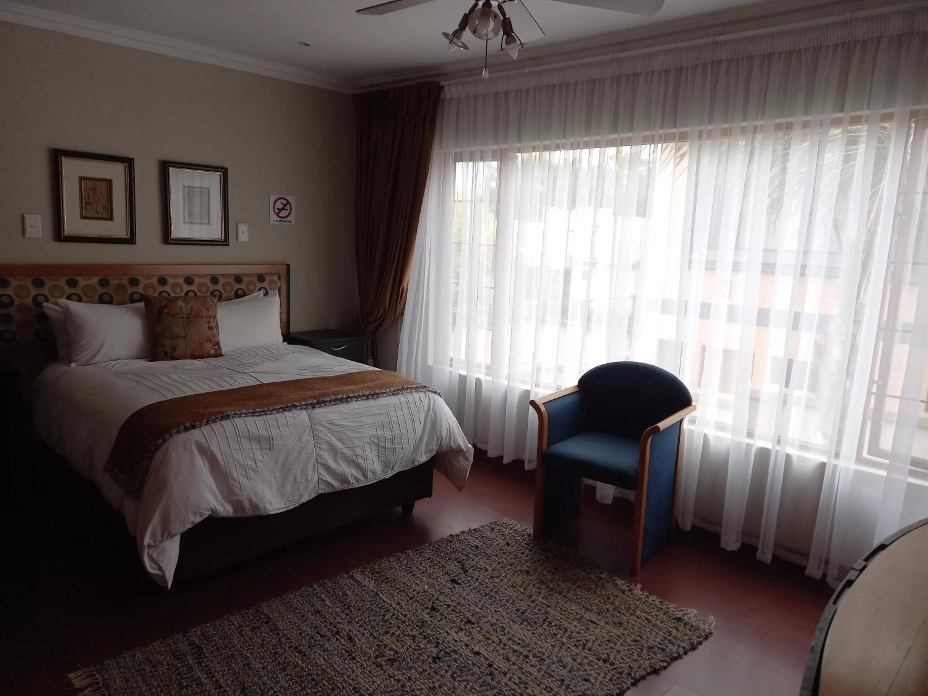 Photo of the whole room, Bed in Troas Boutique hotel