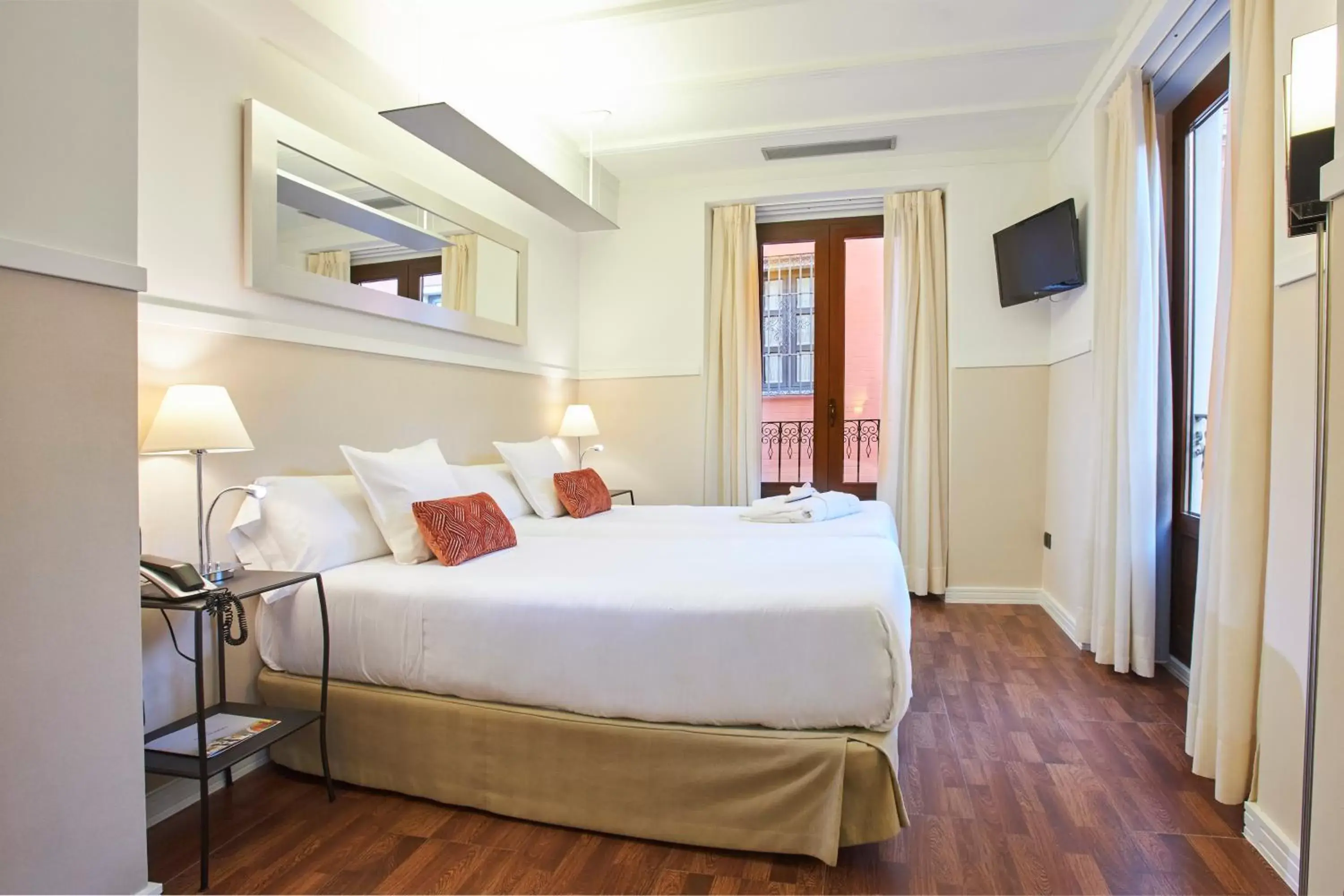 Double or Twin Room in U-Sense Sevilla Centro Double or Twin Room in U-Sense Sevilla Centro