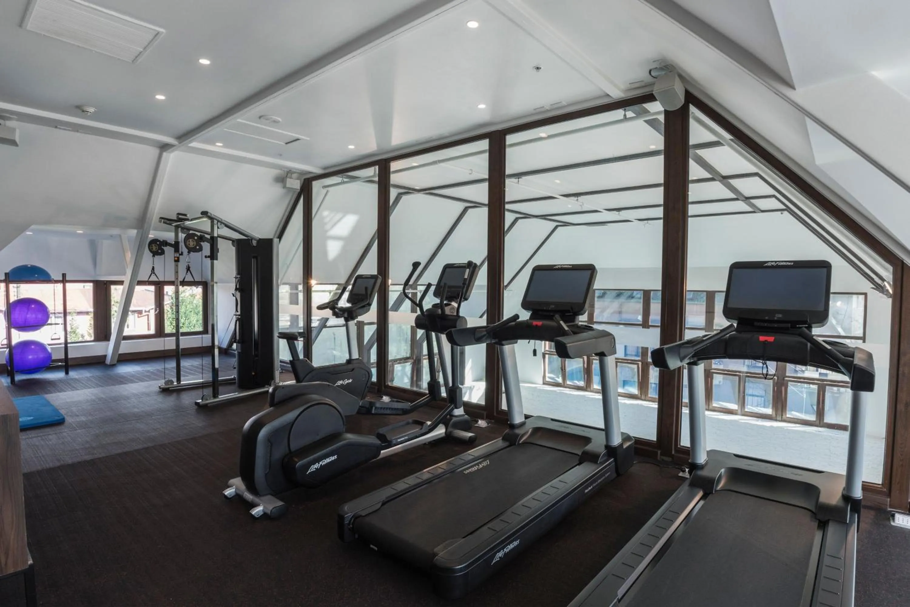 Fitness centre/facilities in Courtyard by Marriott Puerto Montt