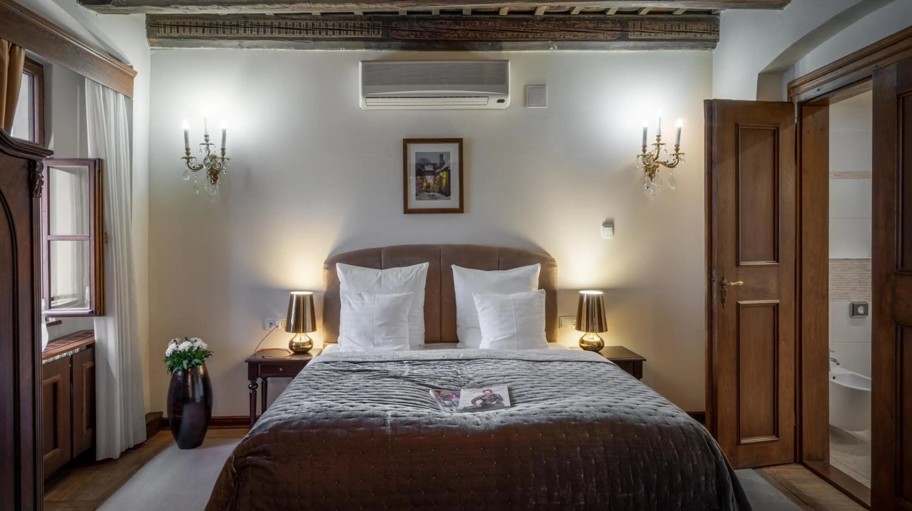 Bed in Aurus by Adrez