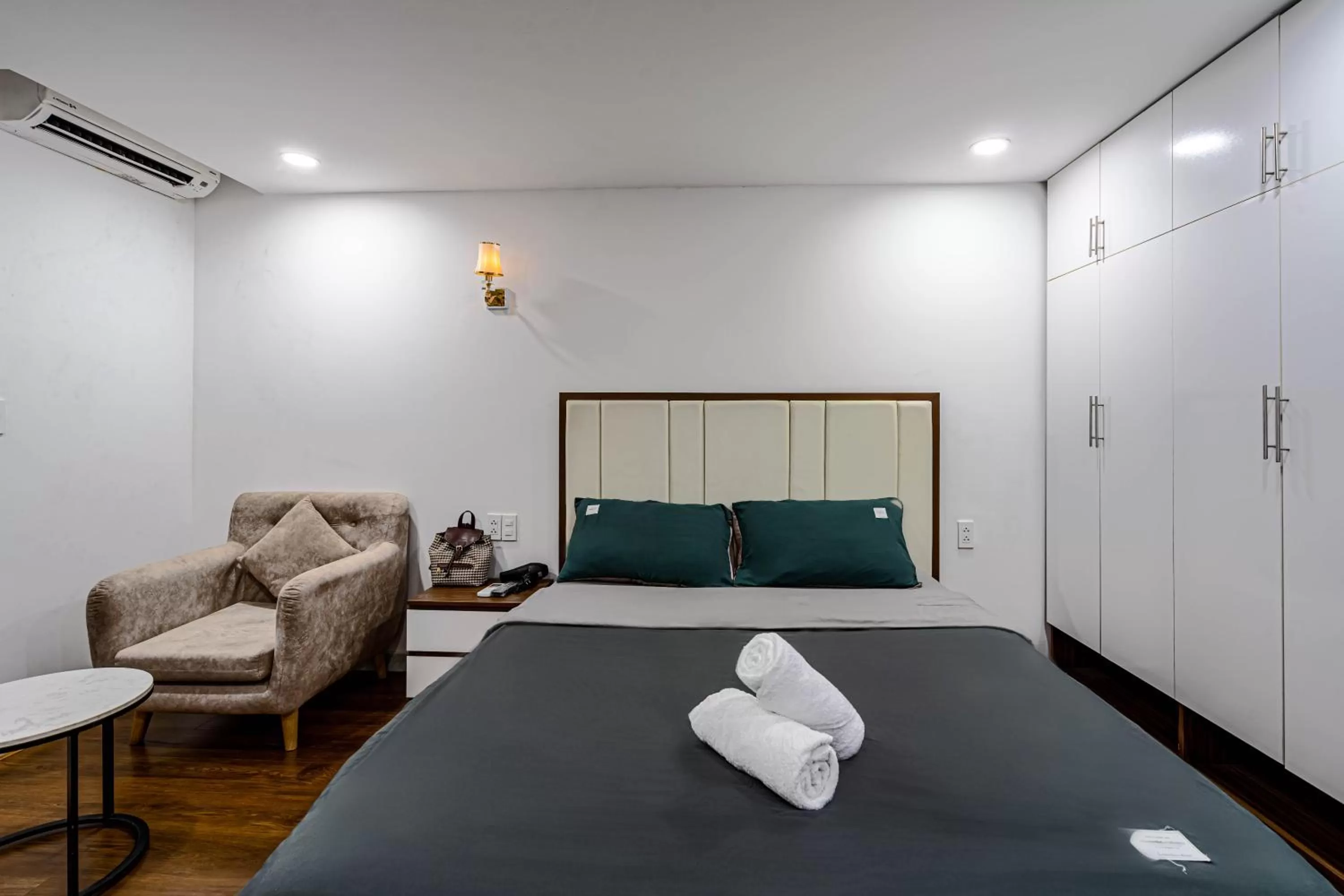 Bed in Spring Hill Apartment -The High Class