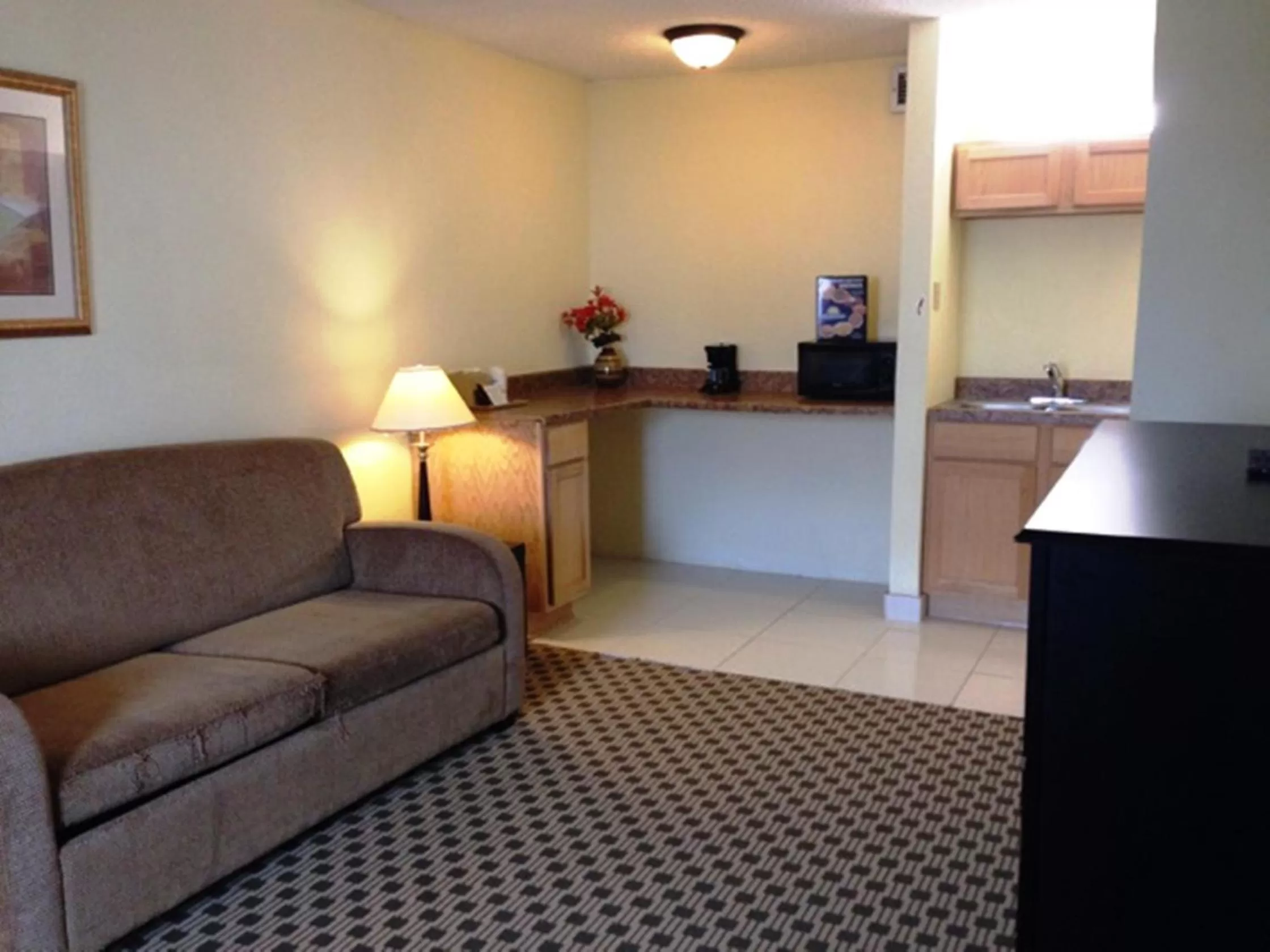 Living room in Days Inn by Wyndham Irving Grapevine DFW Airport North