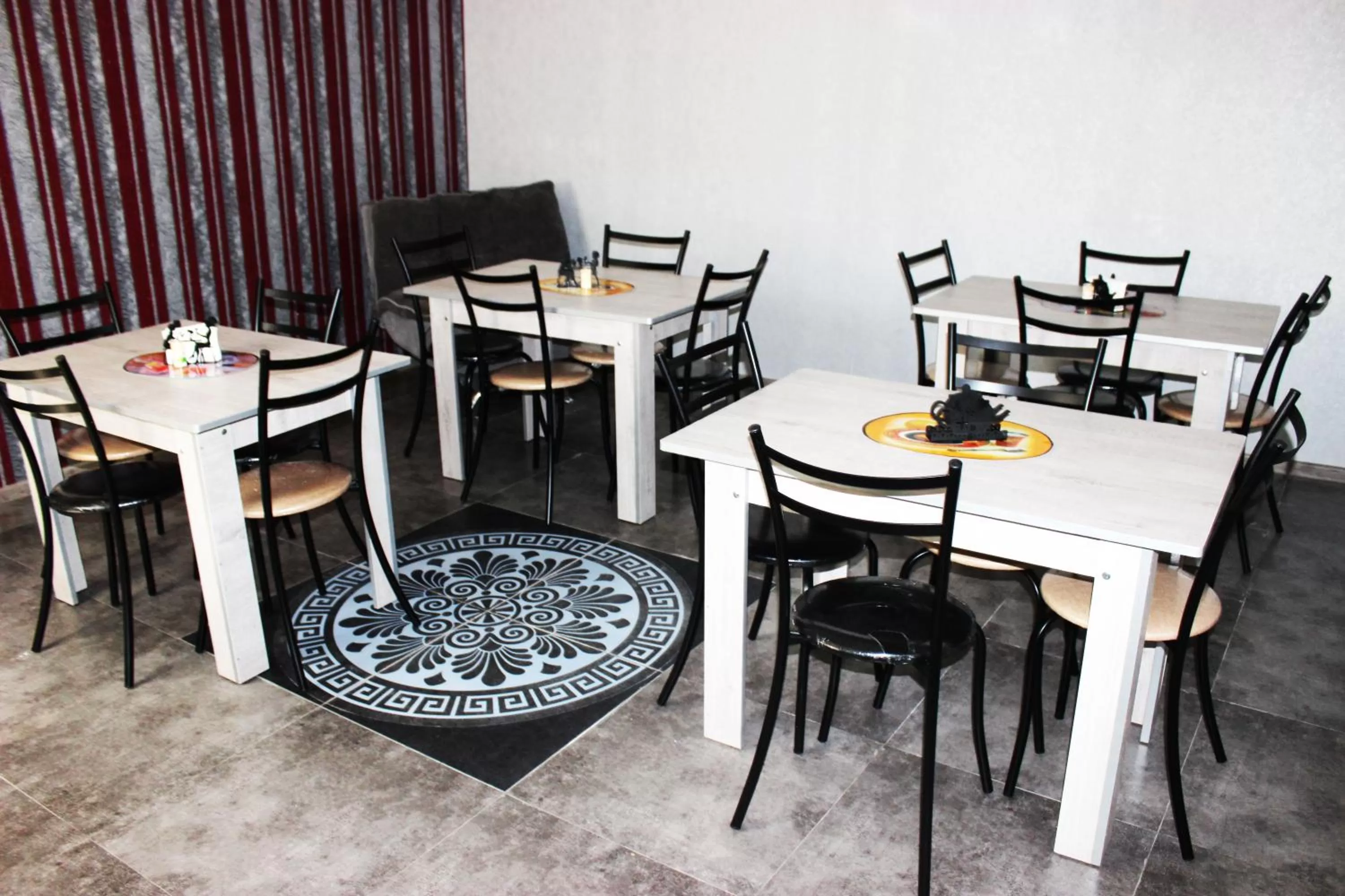 Coffee/tea facilities in Golden Way