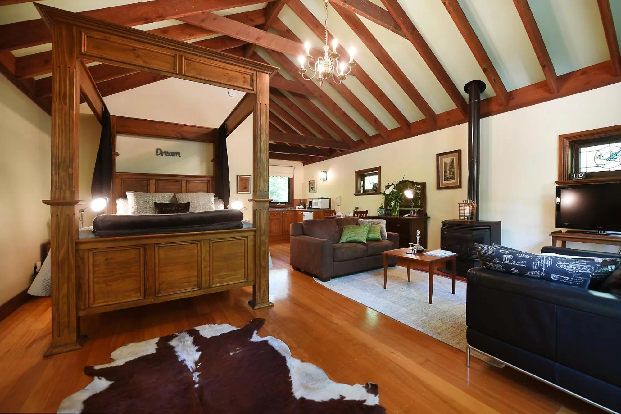 Bed in Cambridge Cottages