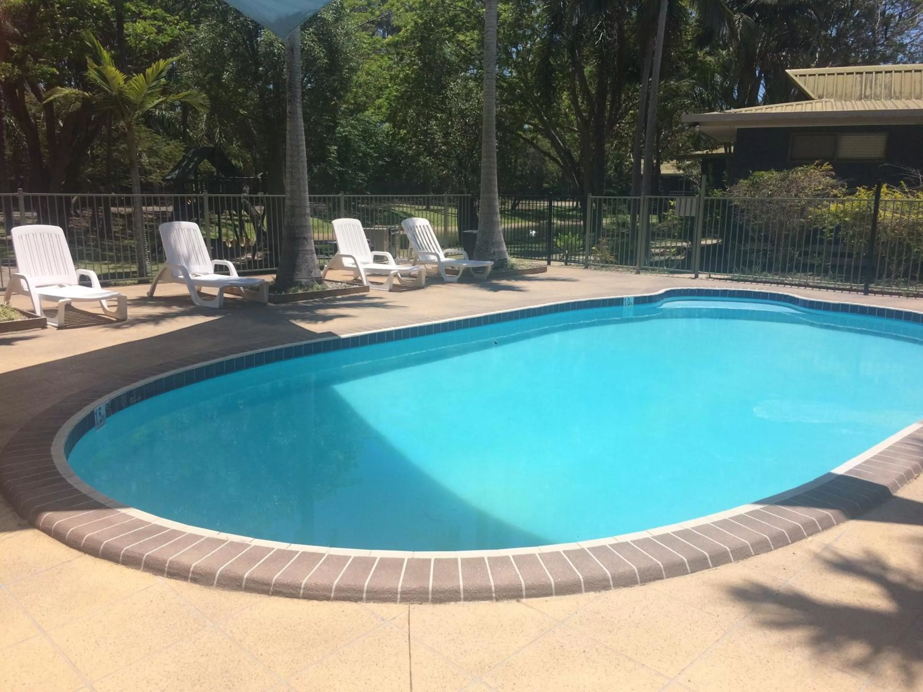 Swimming pool in Sanctuary Lakes Fauna Retreat